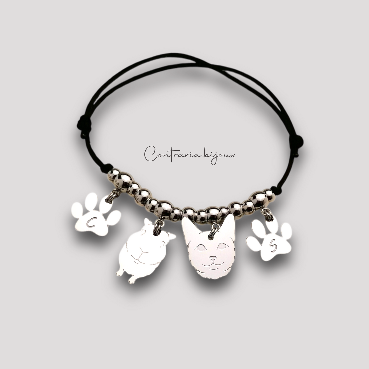 Bracciale muso Gatto, Bracciale con ciondolo gatto europeo e zampa con iniziale incisa - ContrariaBijoux