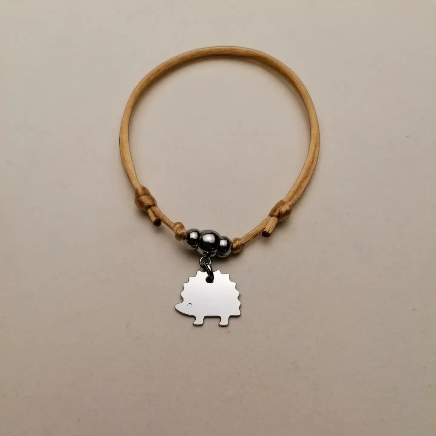 Bracciale Riccio e cuore con iniziale incisa - ContrariaBijoux