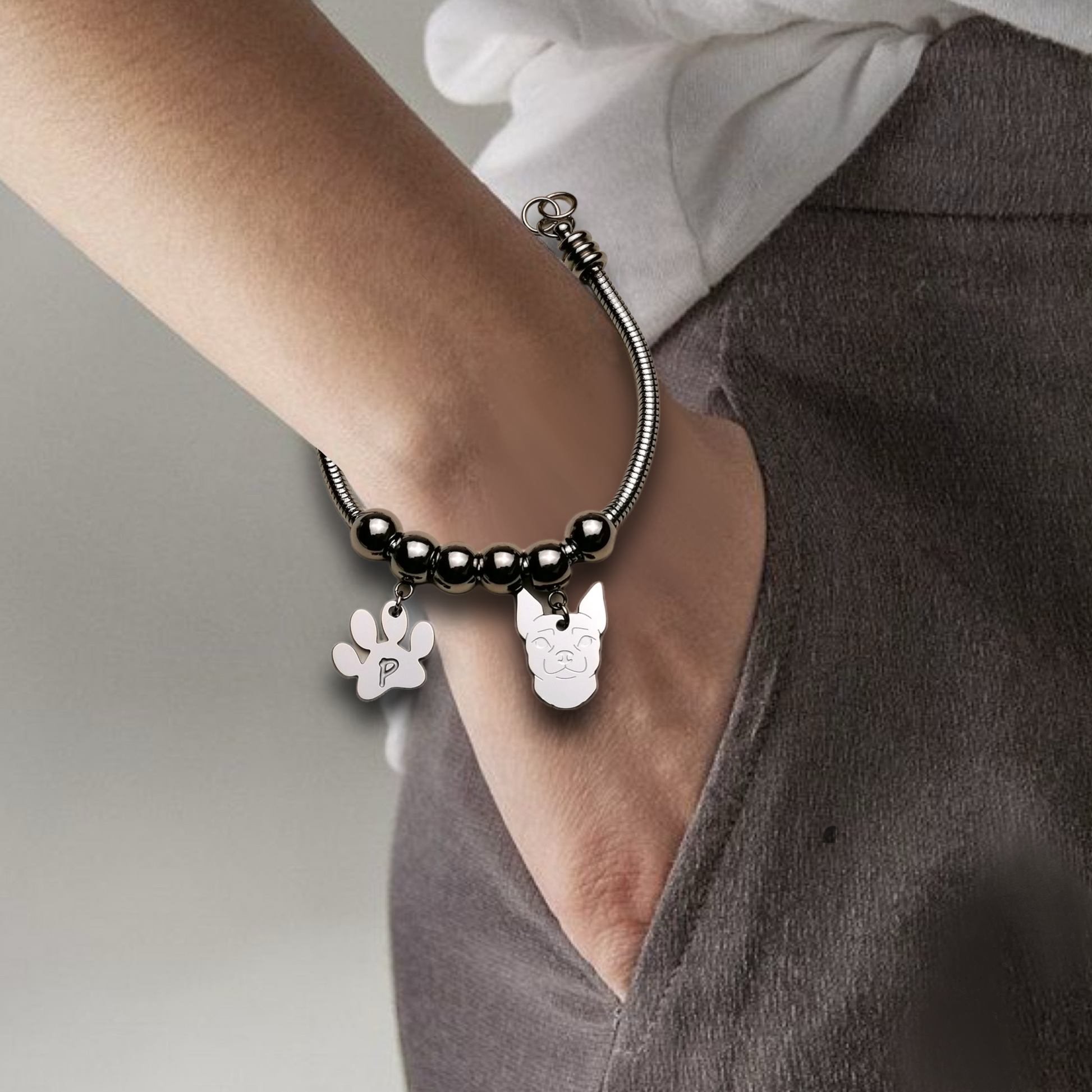 Bracciale cane Chihuahua e zampa con iniziale incisa , Bracciale chiwawa - ContrariaBijoux