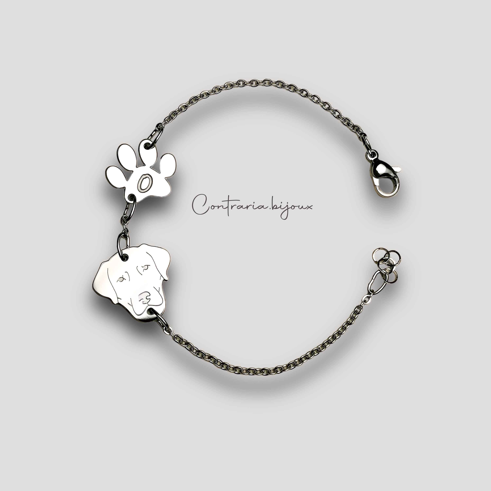 Bracciale cane Labrador, Ciondolo Labrador e zampa con iniziale incisa, Bracciale personalizzato Labrador