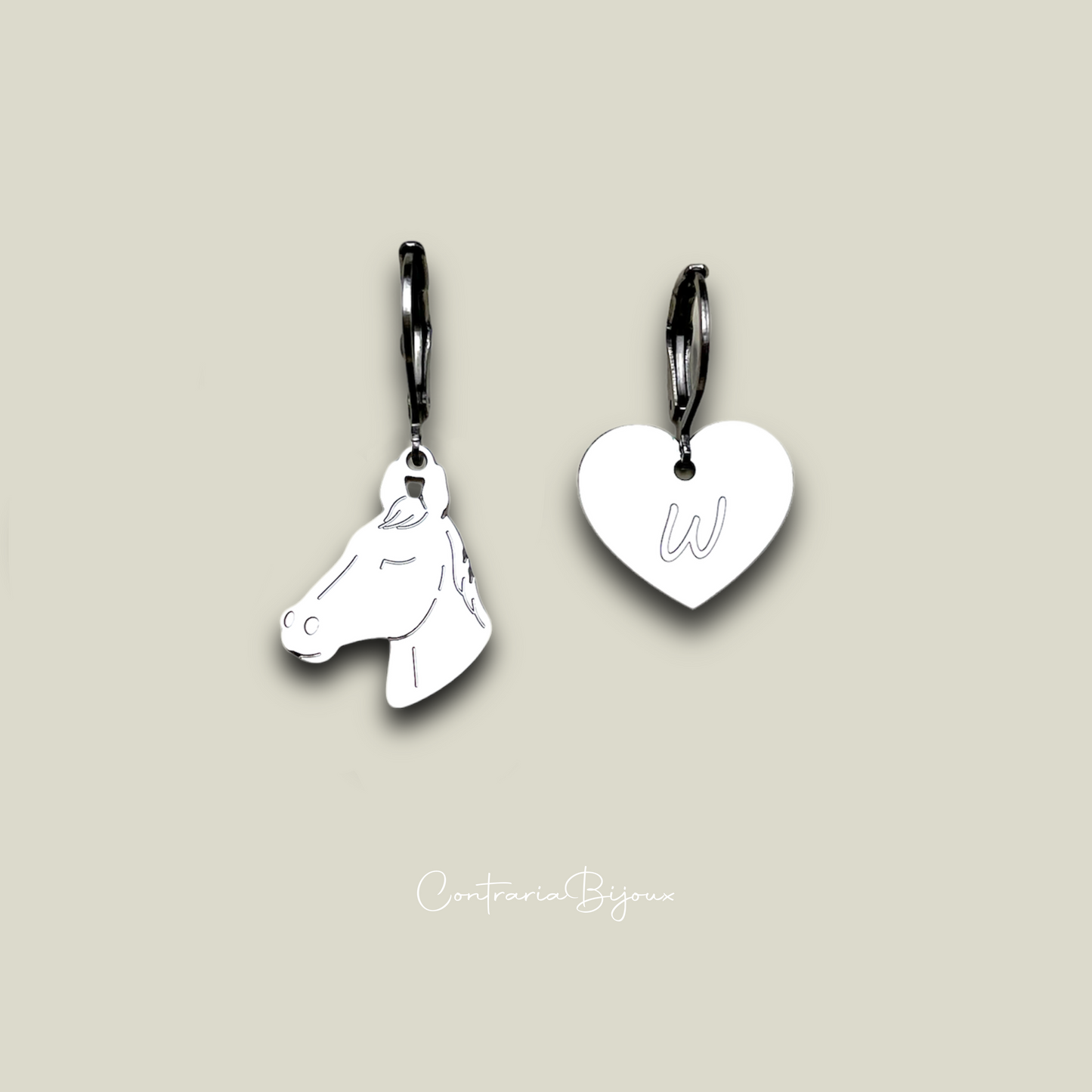 Orecchini cavallo personalizzati con cuore con iniziale incisa, orecchini cuore con iniziale incisa , orecchini con cavallo - ContrariaBijoux