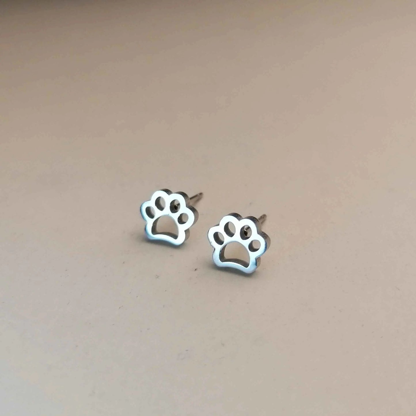 Orecchini Zampa, orecchini zampa in acciaio , orecchini a lobo a forma di zampa