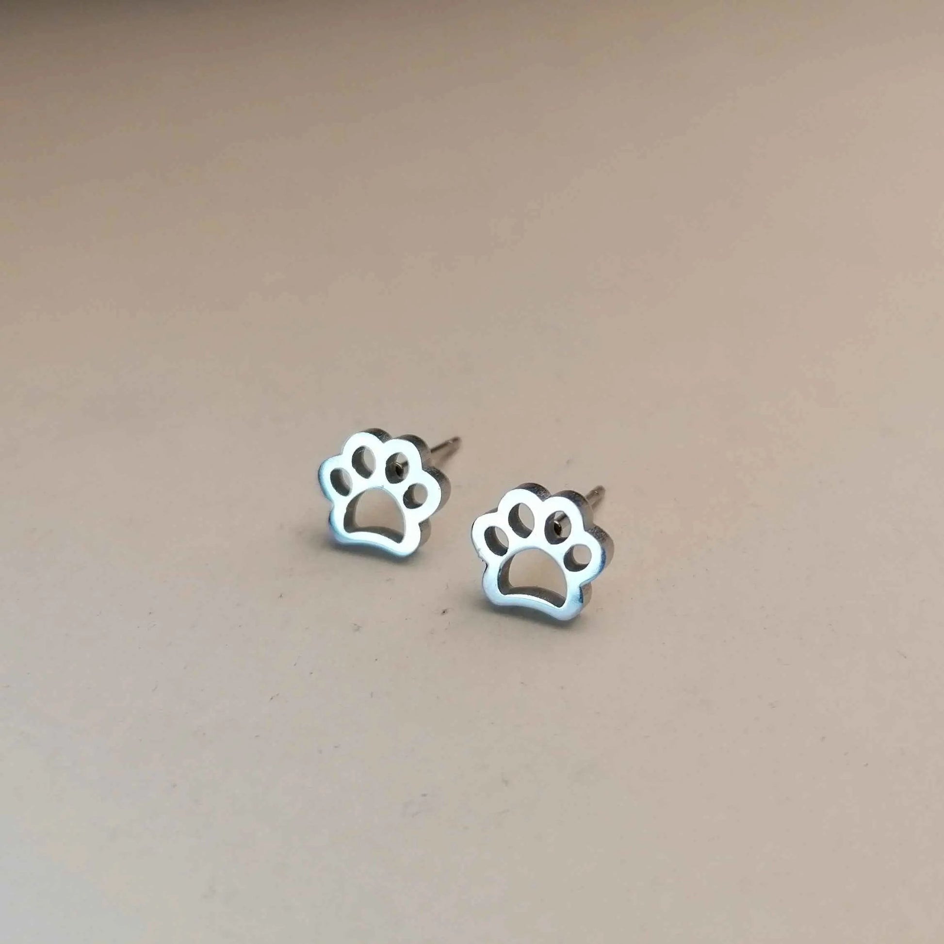 Orecchini Zampa, orecchini zampa in acciaio , orecchini a lobo a forma di zampa