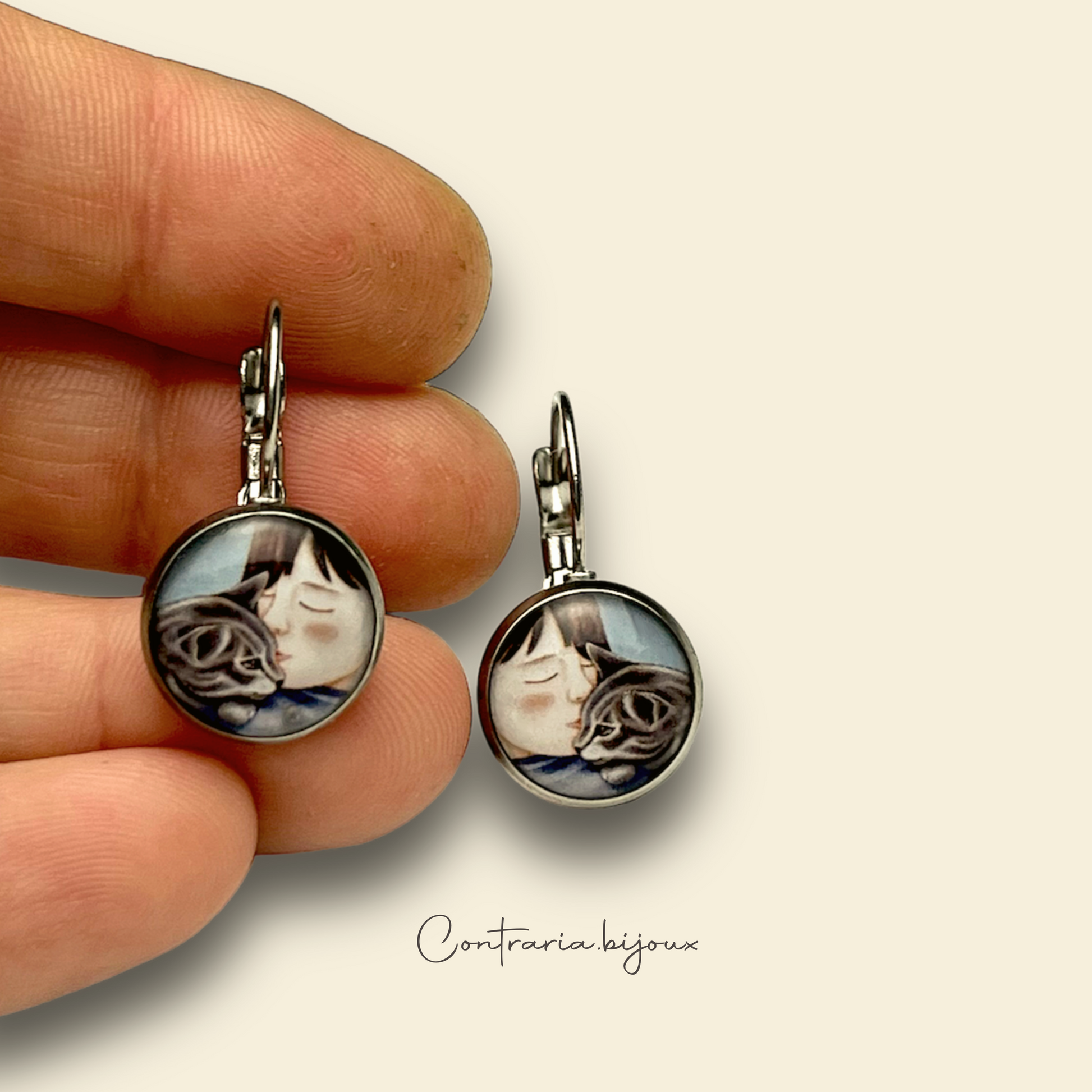Orecchini illustrati gatto e ragazza - ContrariaBijoux