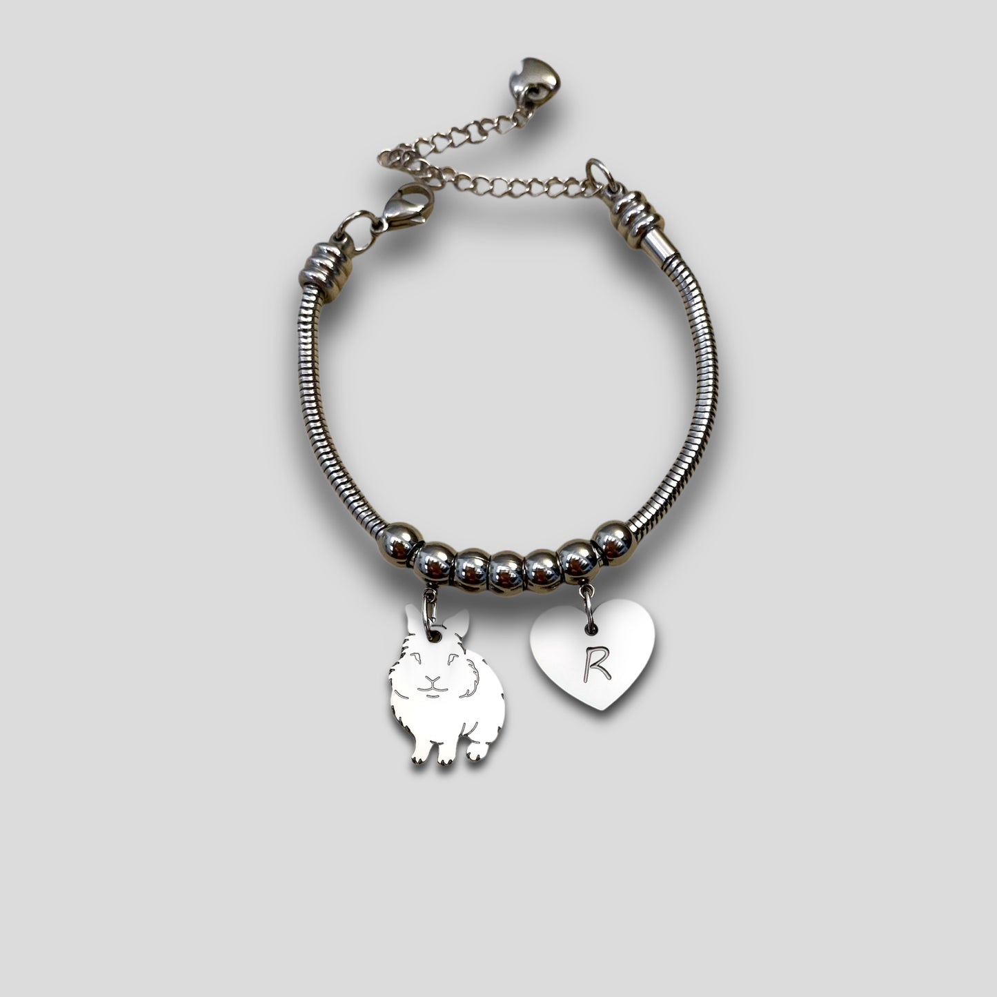 Bracciale coniglio testa di leone , Bracciale personalizzato ciondolo coniglio testa di leone e cuore con nome inciso - ContrariaBijoux