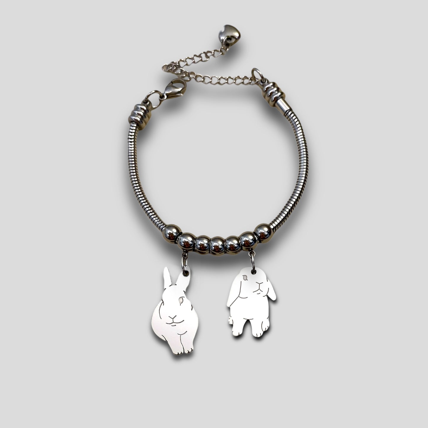 Bracciale Coniglio e ciondolo cuore con iniziale incisa, Bracciale coniglietto, bracciale coniglio - ContrariaBijoux