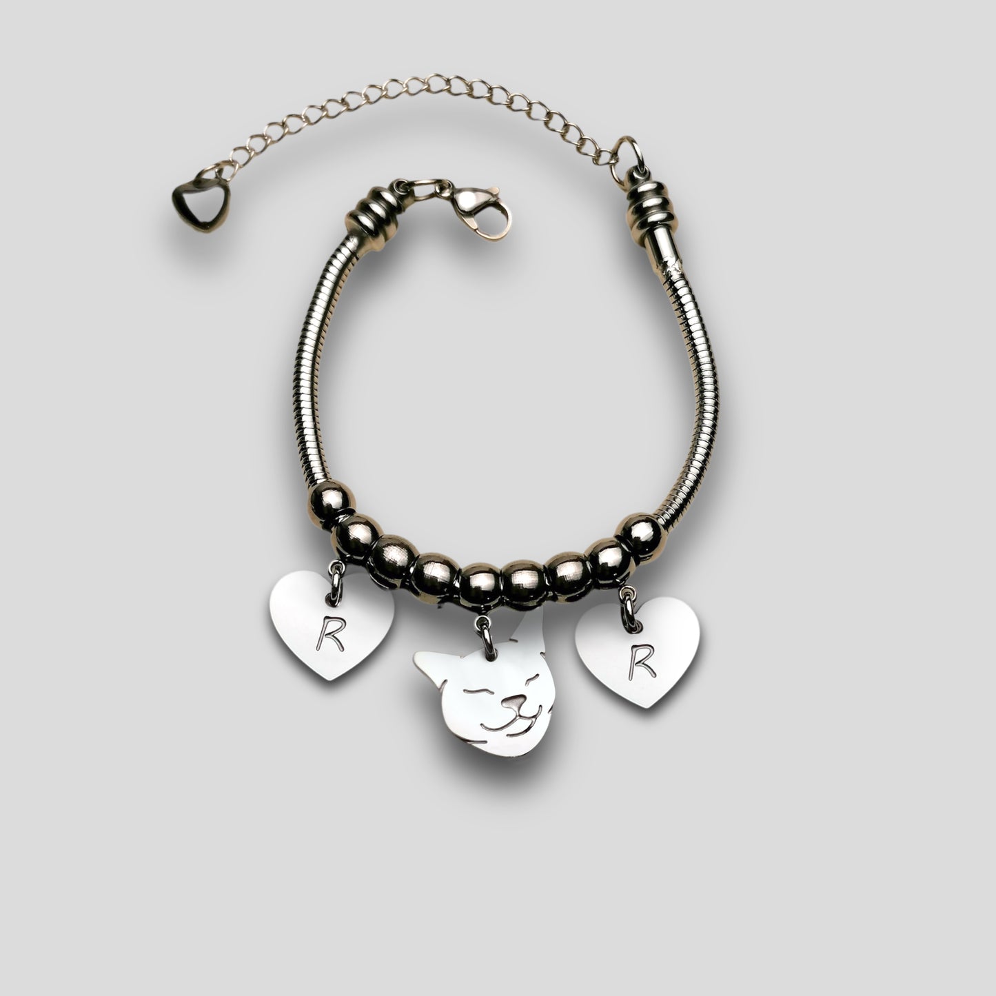 Bracciale Gatto e zampa con iniziale incisa, Bracciale snake con muso del gatto, ciondolo gatto - ContrariaBijoux