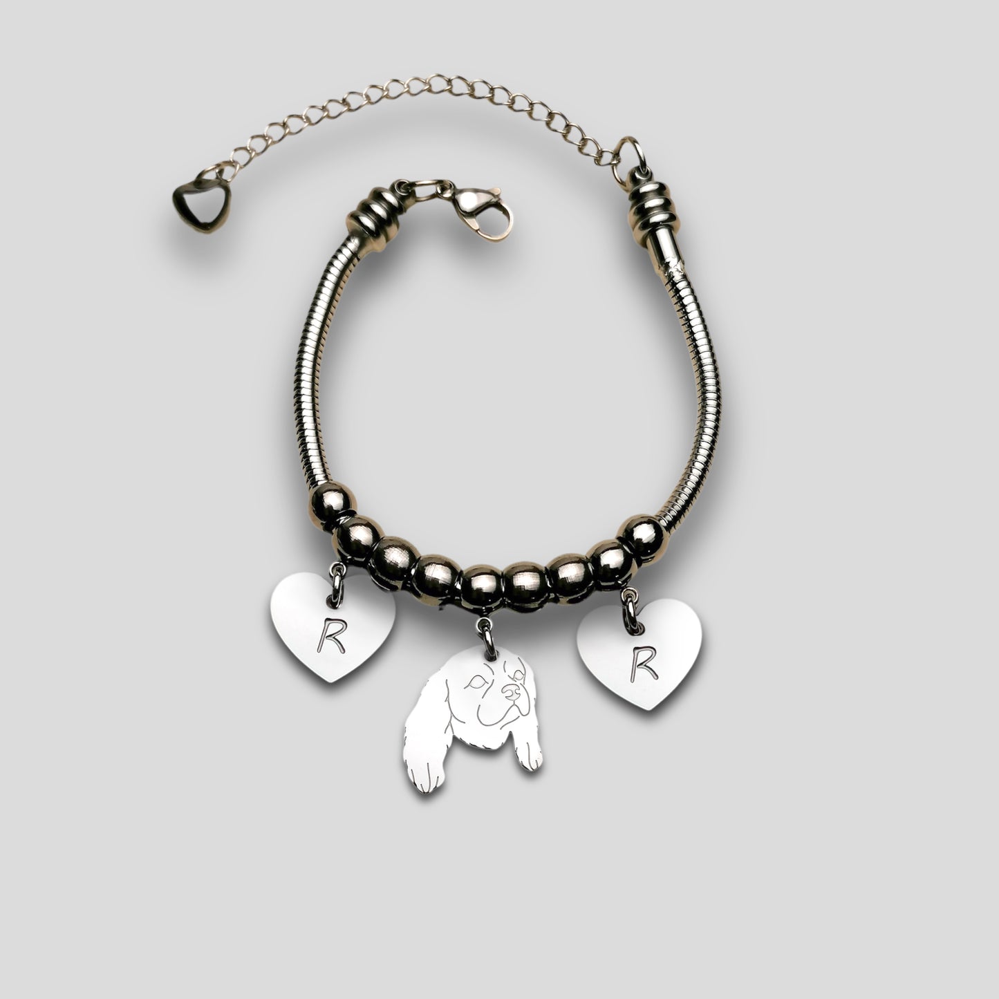 Bracciale Cane Cavalier King e zampa con iniziale incisa, Bracciale cane Cavalier King, Ciondolo cavalier king - ContrariaBijoux
