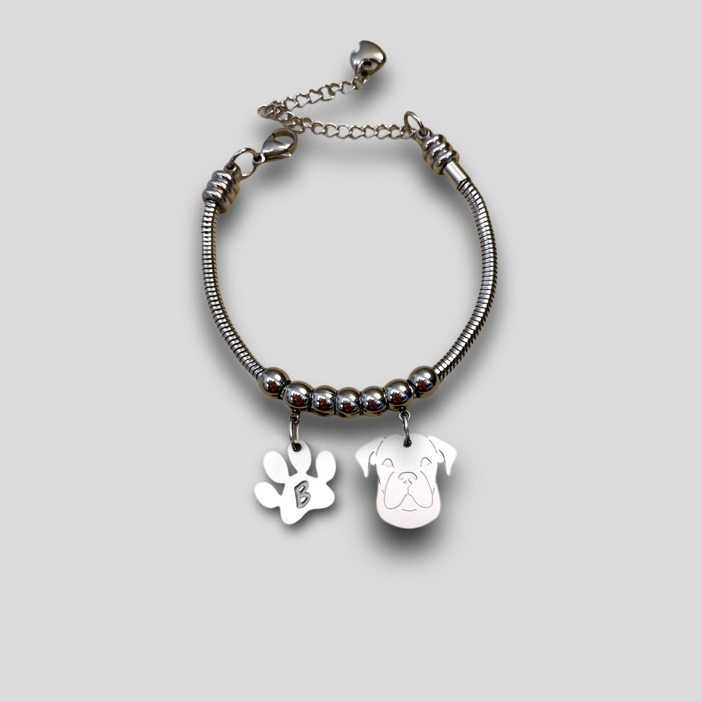 Bracciale cane Boxer e zampa con iniziale incisa, Bracciale ciondolo boxer - ContrariaBijoux
