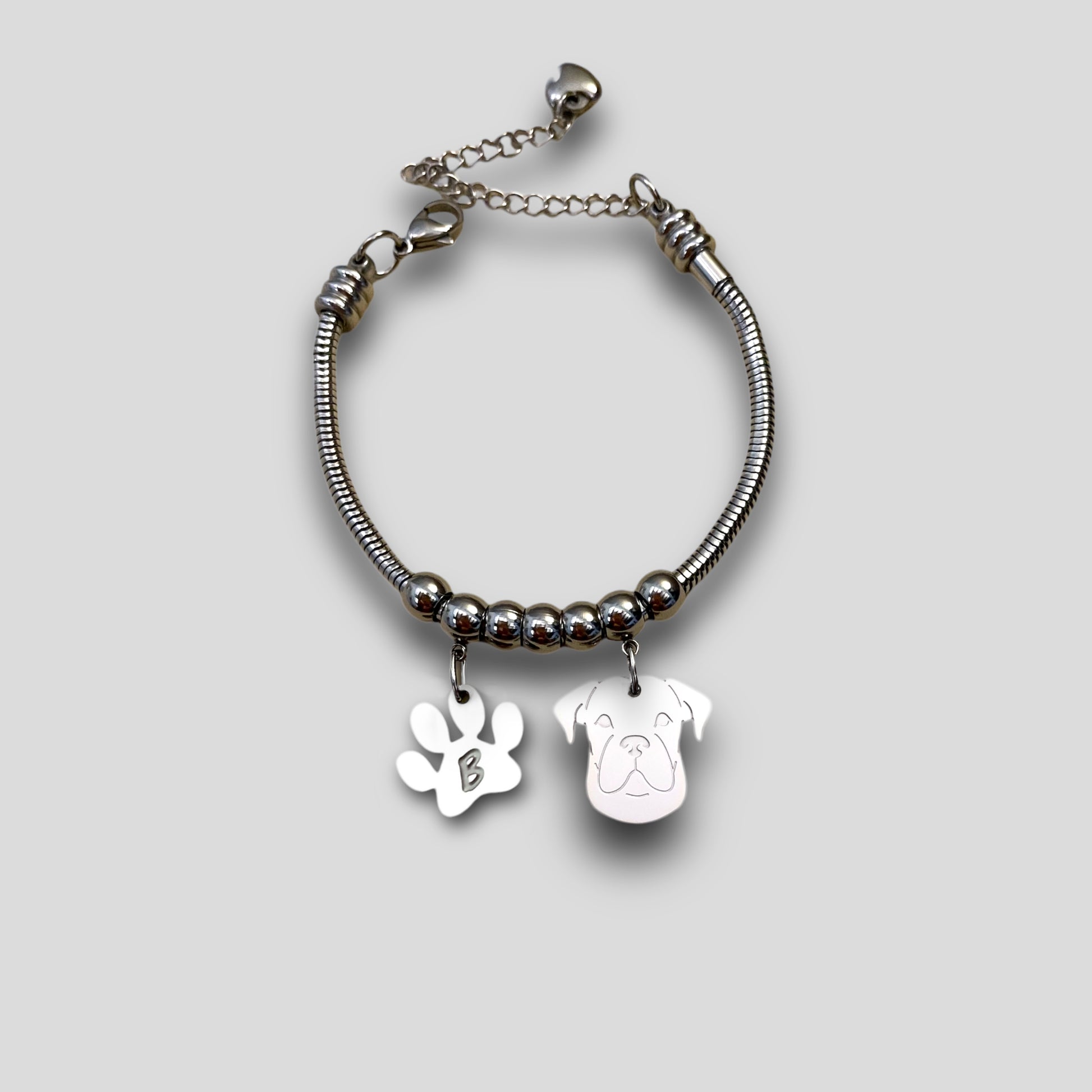 Bracciale cane Boxer e zampa con iniziale incisa, Bracciale ciondolo boxer - ContrariaBijoux