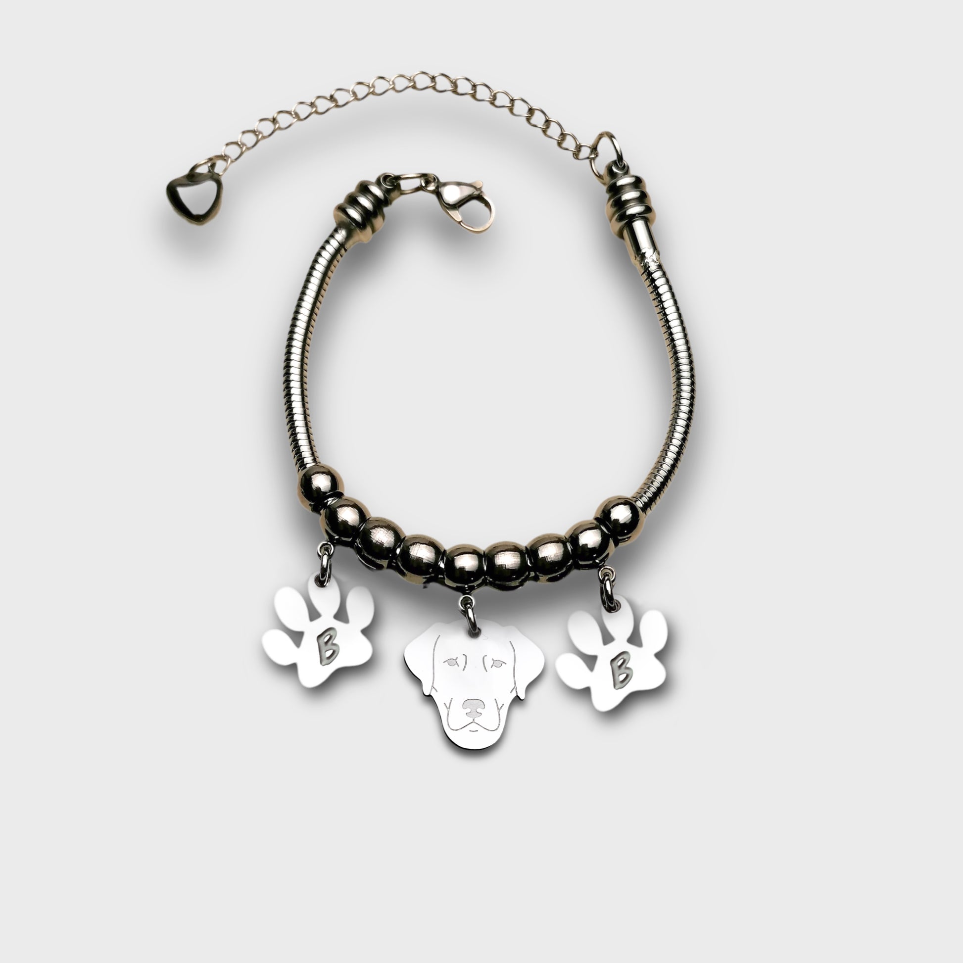 Bracciale cane Labrador, Ciondolo Labrador e zampa con iniziale incisa, Bracciale personalizzato Labrador - ContrariaBijoux