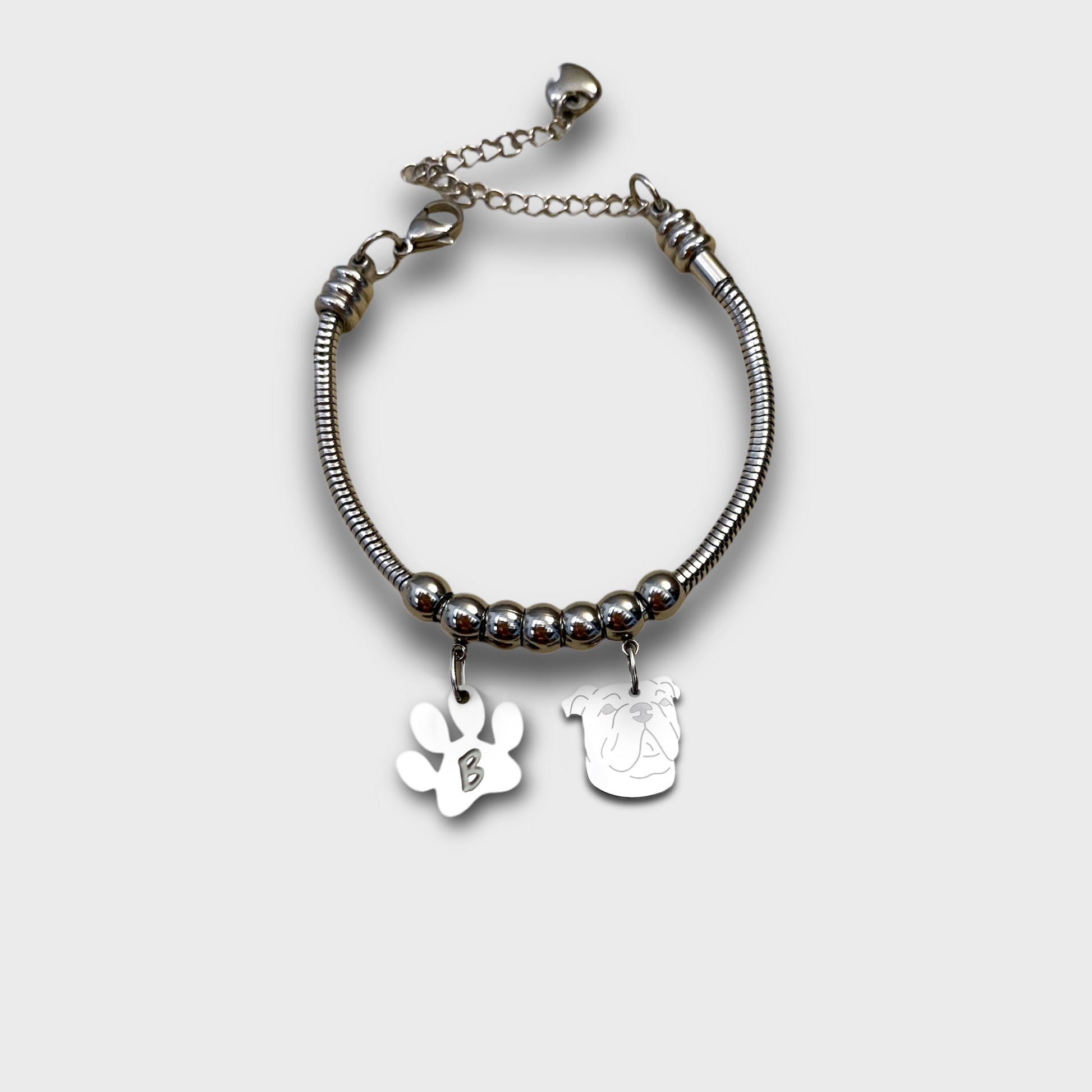 Bracciale Cane Bulldog Inglese e zampa con iniziale incisa, Bracciale con cane Bulldog - ContrariaBijoux