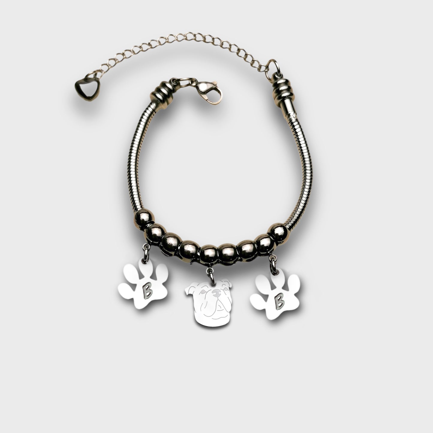 Bracciale Cane Bulldog Inglese e zampa con iniziale incisa, Bracciale con cane Bulldog - ContrariaBijoux