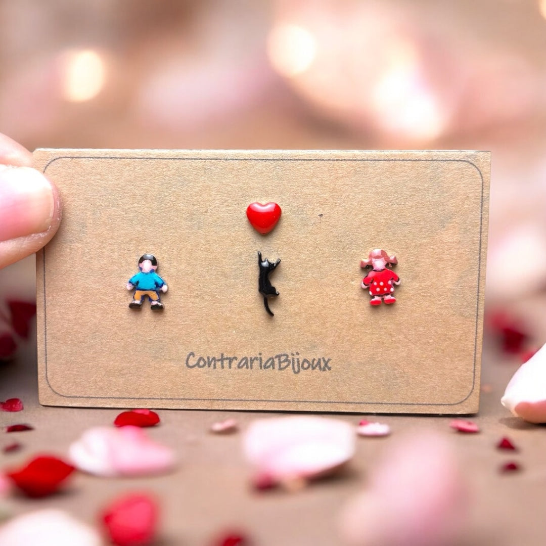 Orecchini mini : coppia innamorati lui e lei con gatto nero e cuore - ContrariaBijoux