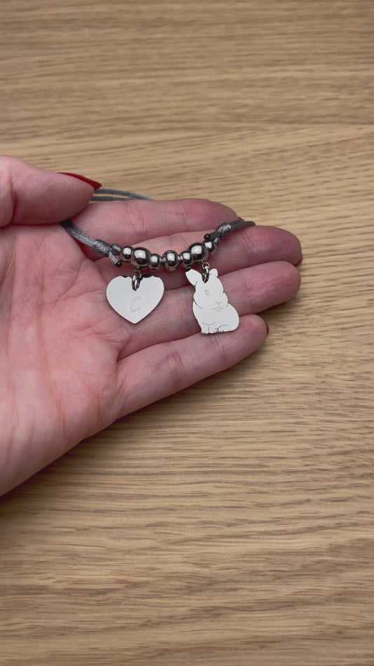Bracciale Coniglio Personalizzato con Ciondolo Cuore e Iniziale Incisa, Regalo Unico per Ogni Occasione