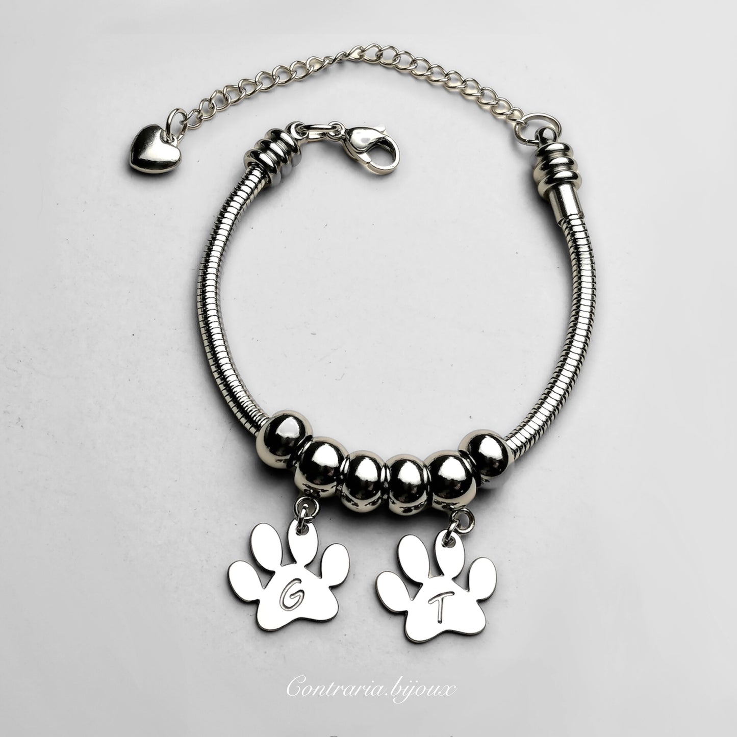 Bracciale snake con ciondolo zampa con iniziale incisa - ContrariaBijoux