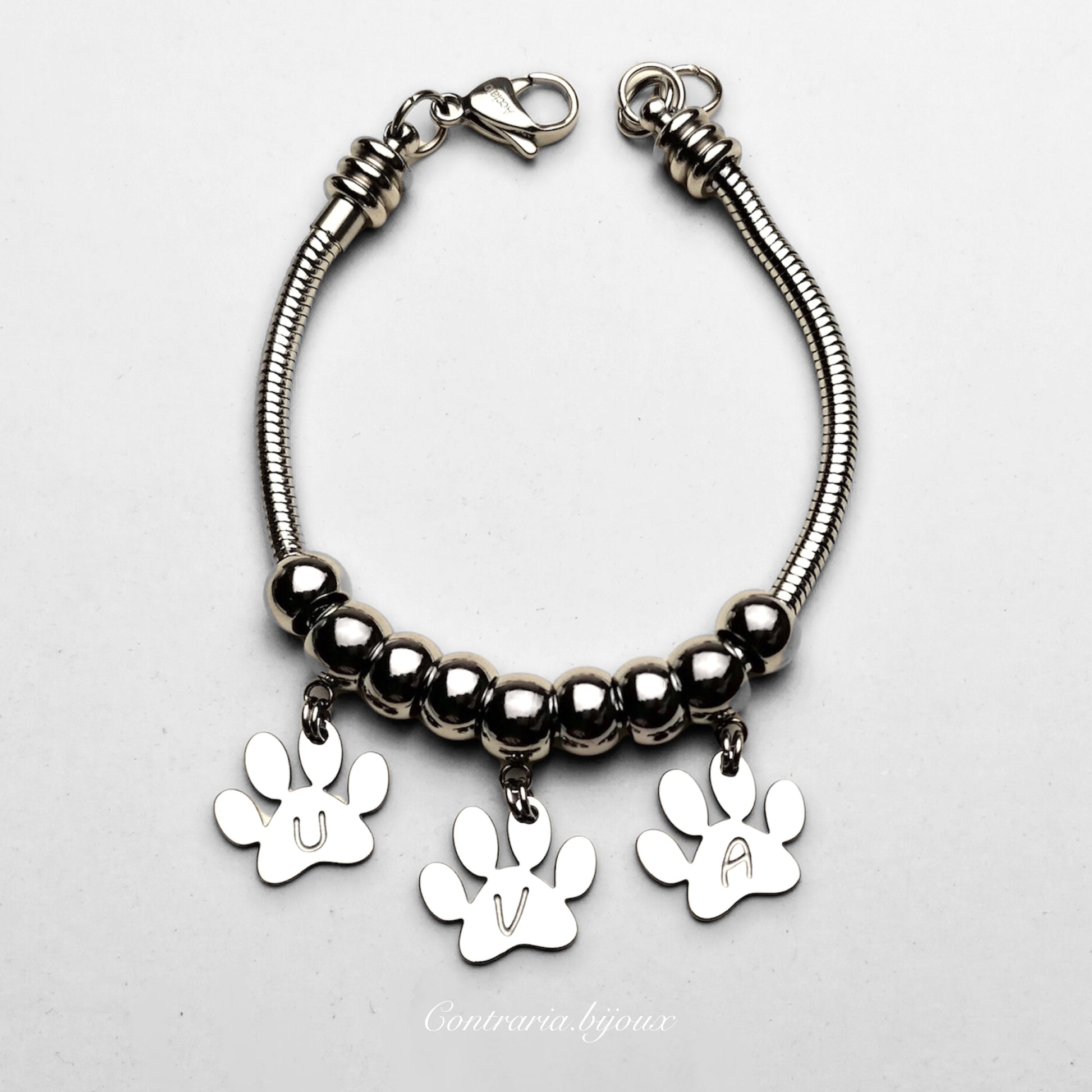 Bracciale snake con ciondolo zampa con iniziale incisa - ContrariaBijoux