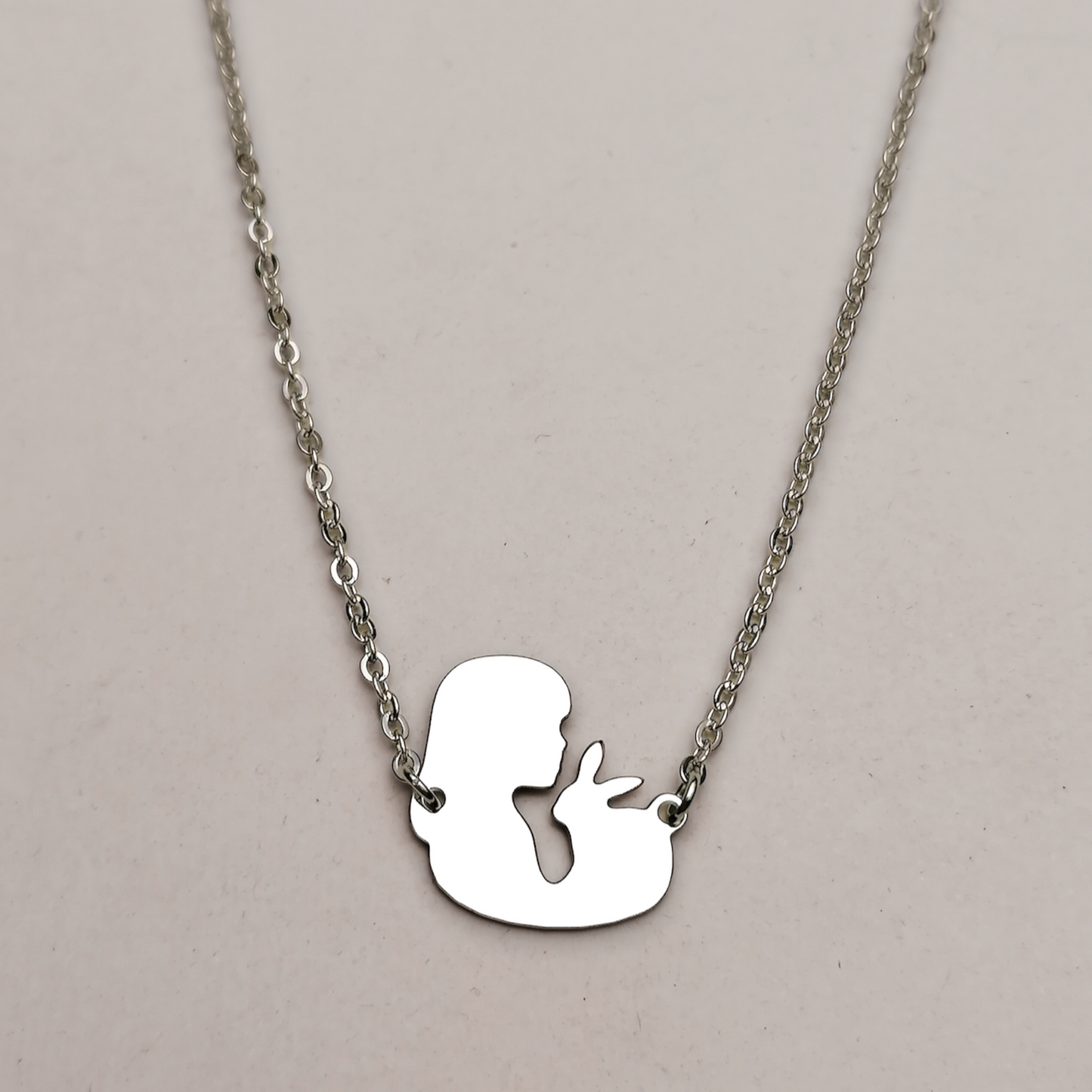 Collana con Coniglio e Ragazza - ContrariaBijoux