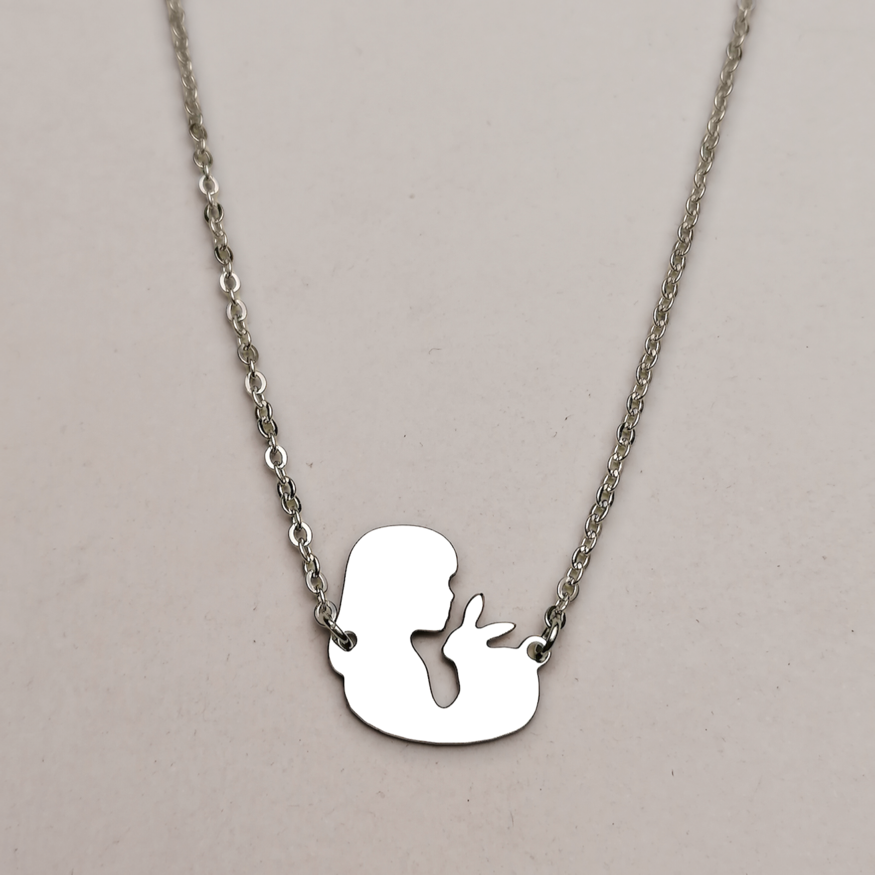 Collana con Coniglio e Ragazza - ContrariaBijoux