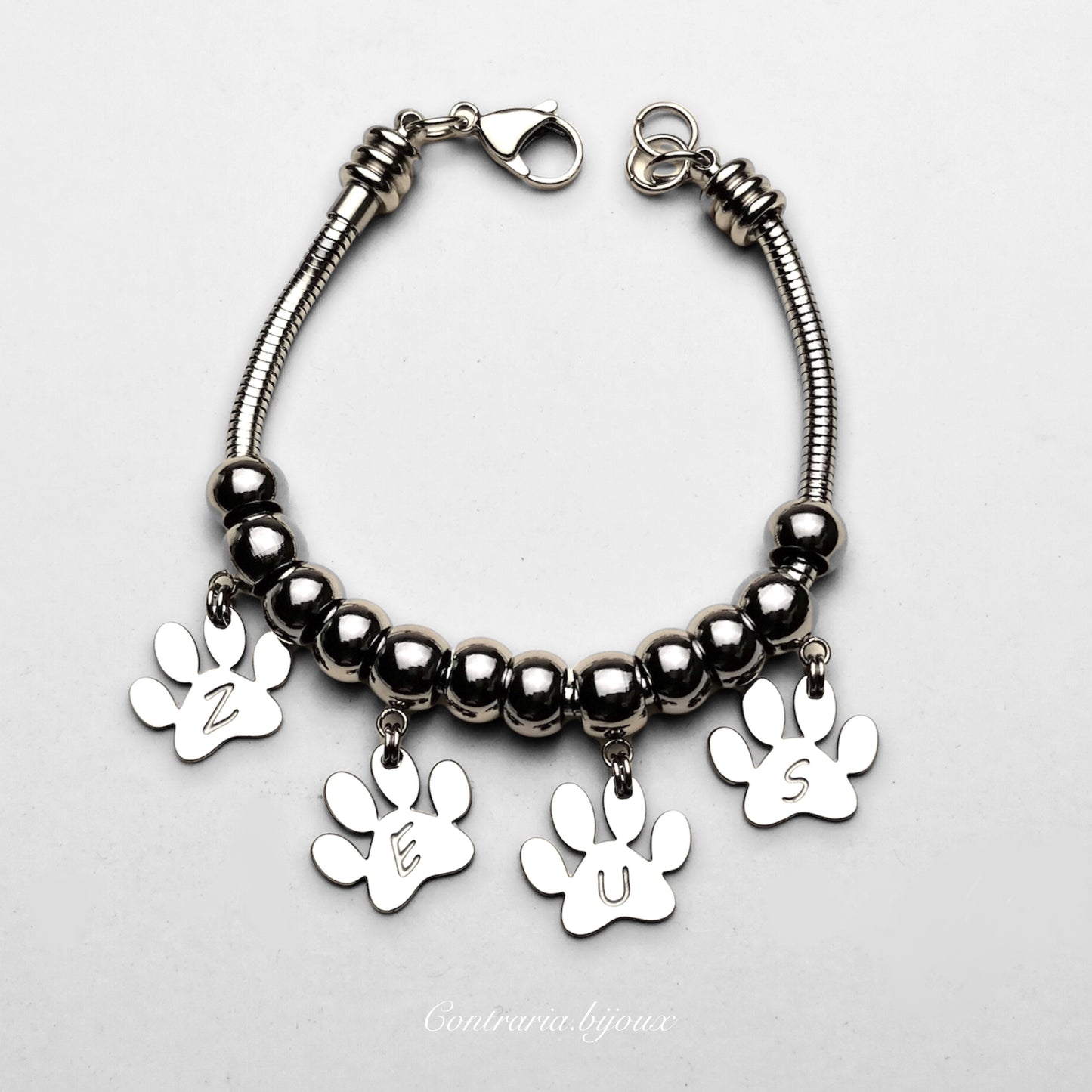 Bracciale snake con ciondolo zampa con iniziale incisa - ContrariaBijoux