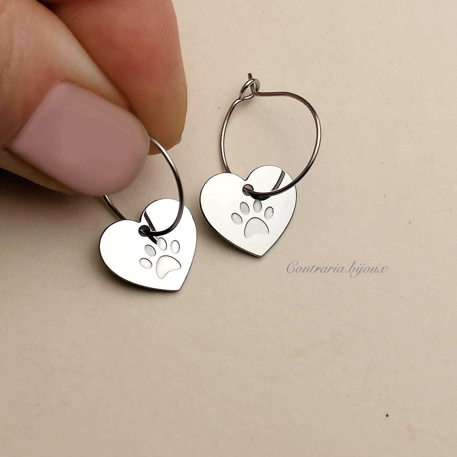 Orecchini cuore con zampa incisa , orecchini cuore e zampetta