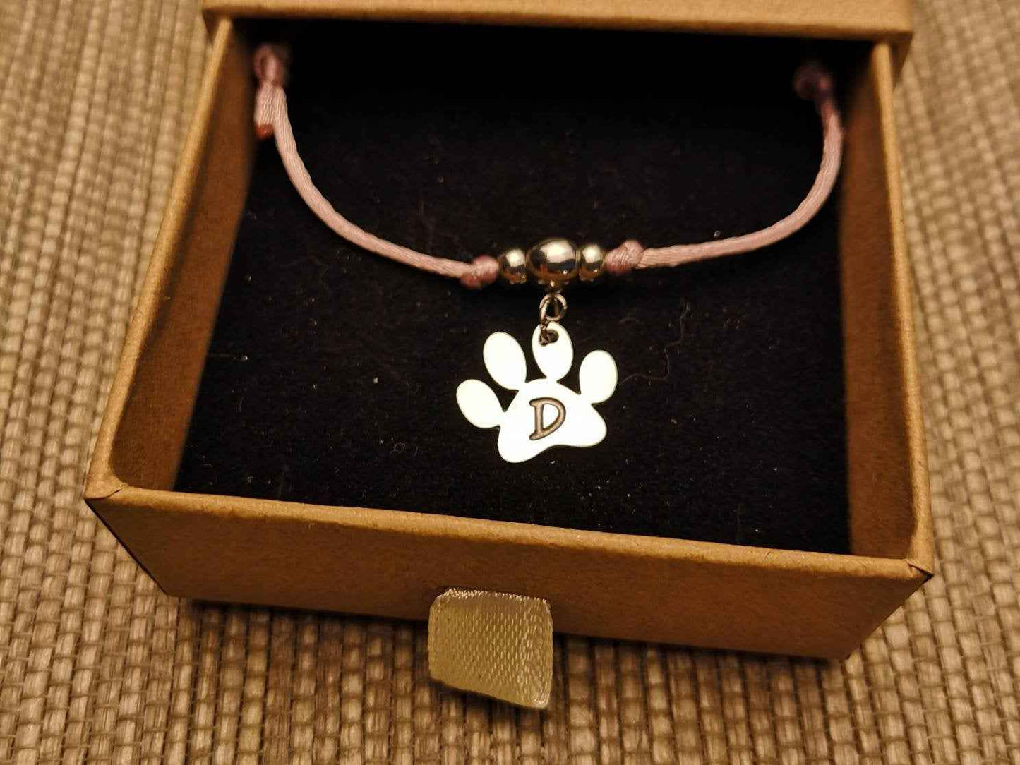 Bracciale Zampa personalizzato con iniziale incisa, bracciale zampa cane o zampa gatto