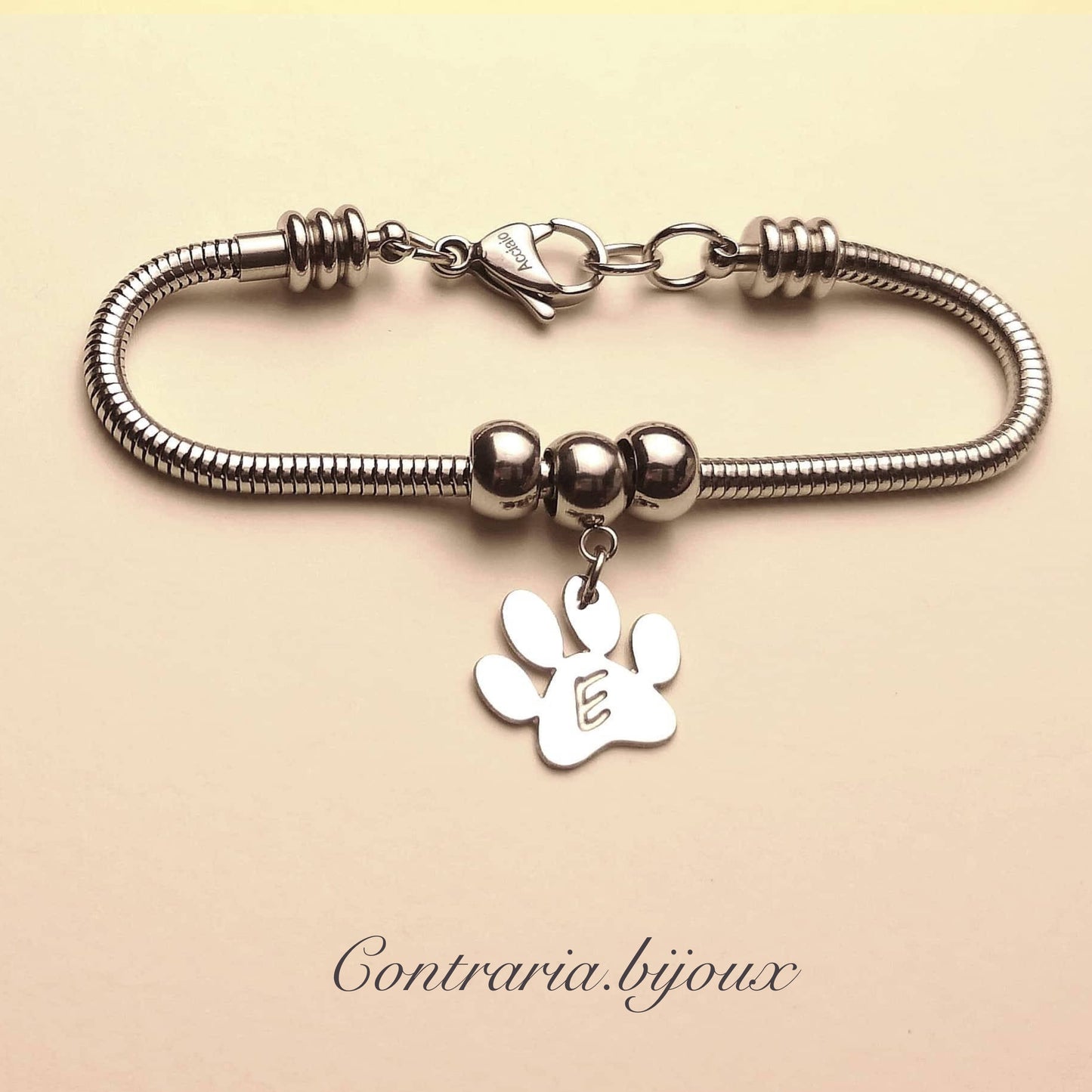 Bracciale snake con ciondolo zampa con iniziale incisa - ContrariaBijoux