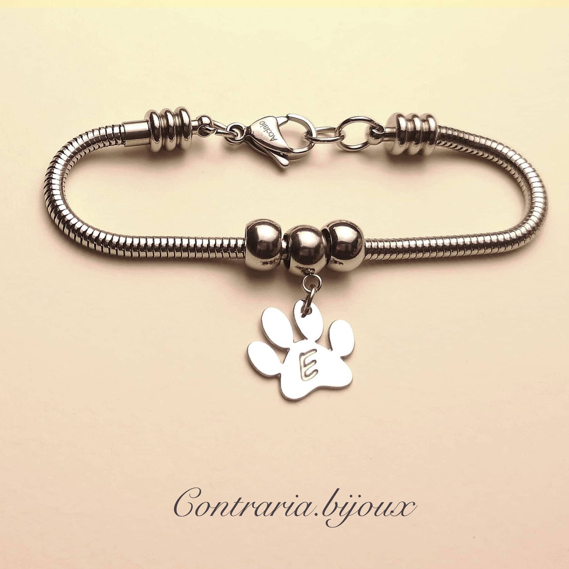 Bracciale snake con ciondolo zampa con iniziale incisa - ContrariaBijoux