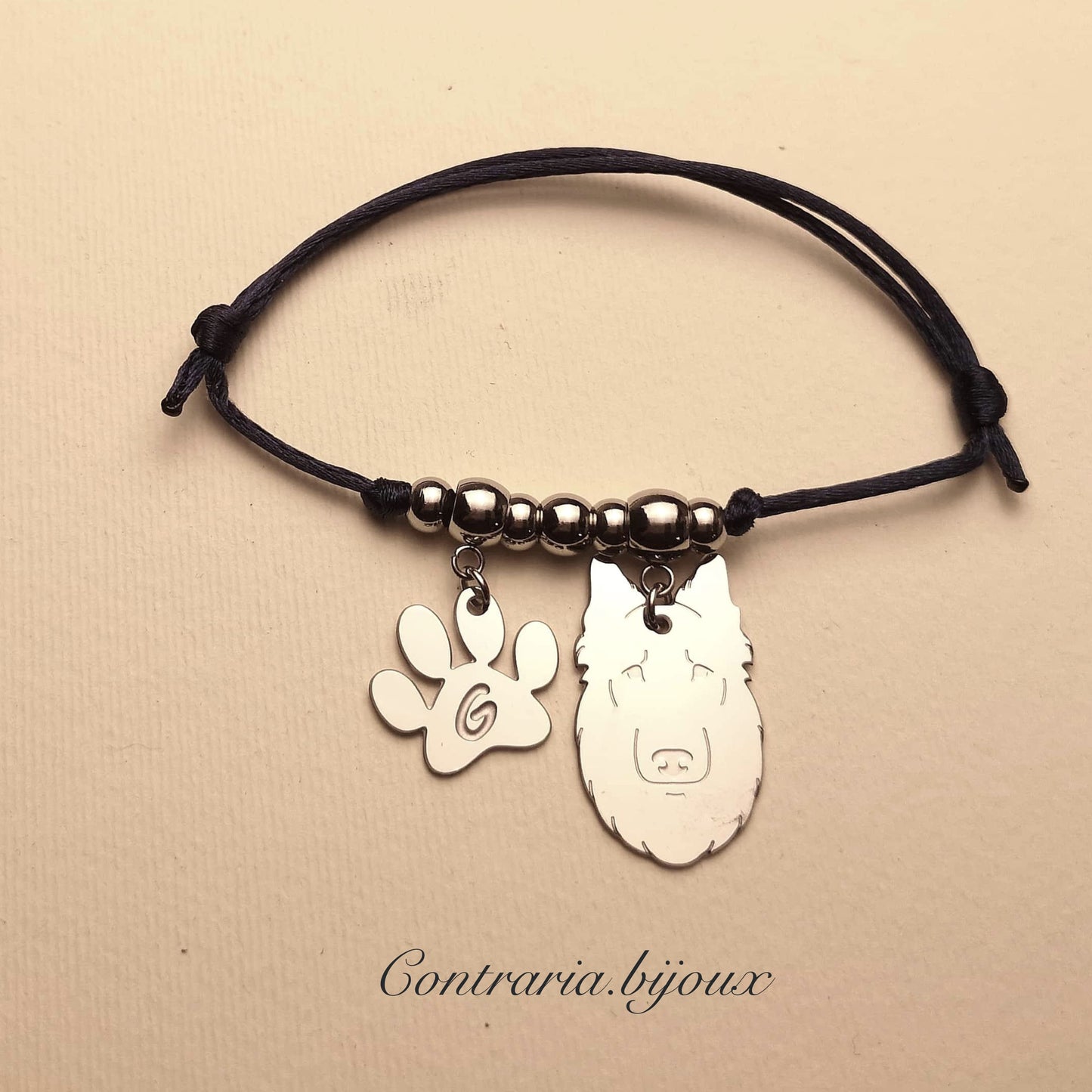 Bracciale cane Pastore Belga e zampa con iniziale incisa - ContrariaBijoux