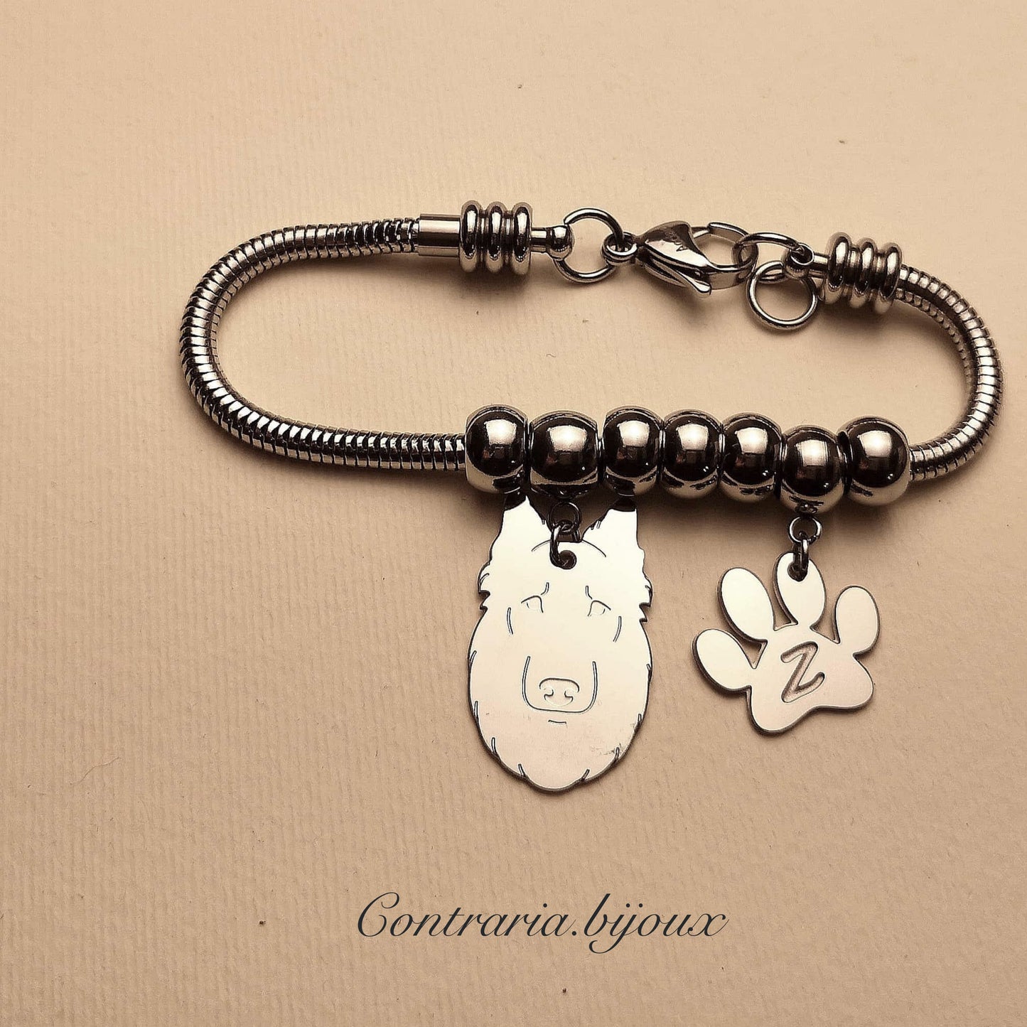 Bracciale cane Pastore Belga e zampa con iniziale incisa - ContrariaBijoux