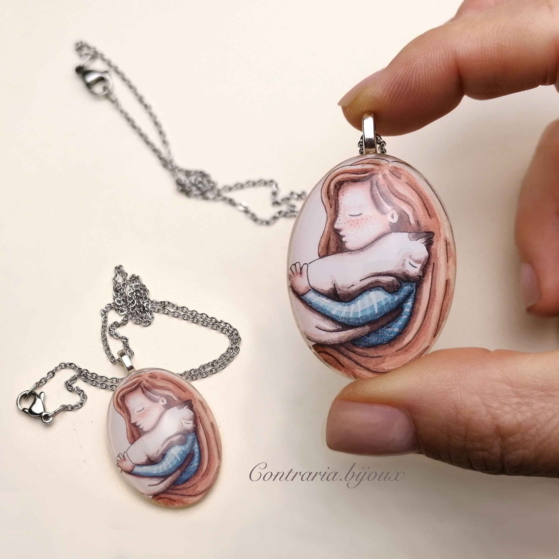 Collana con Ciondolo in Vetro Ragazza e Gatto