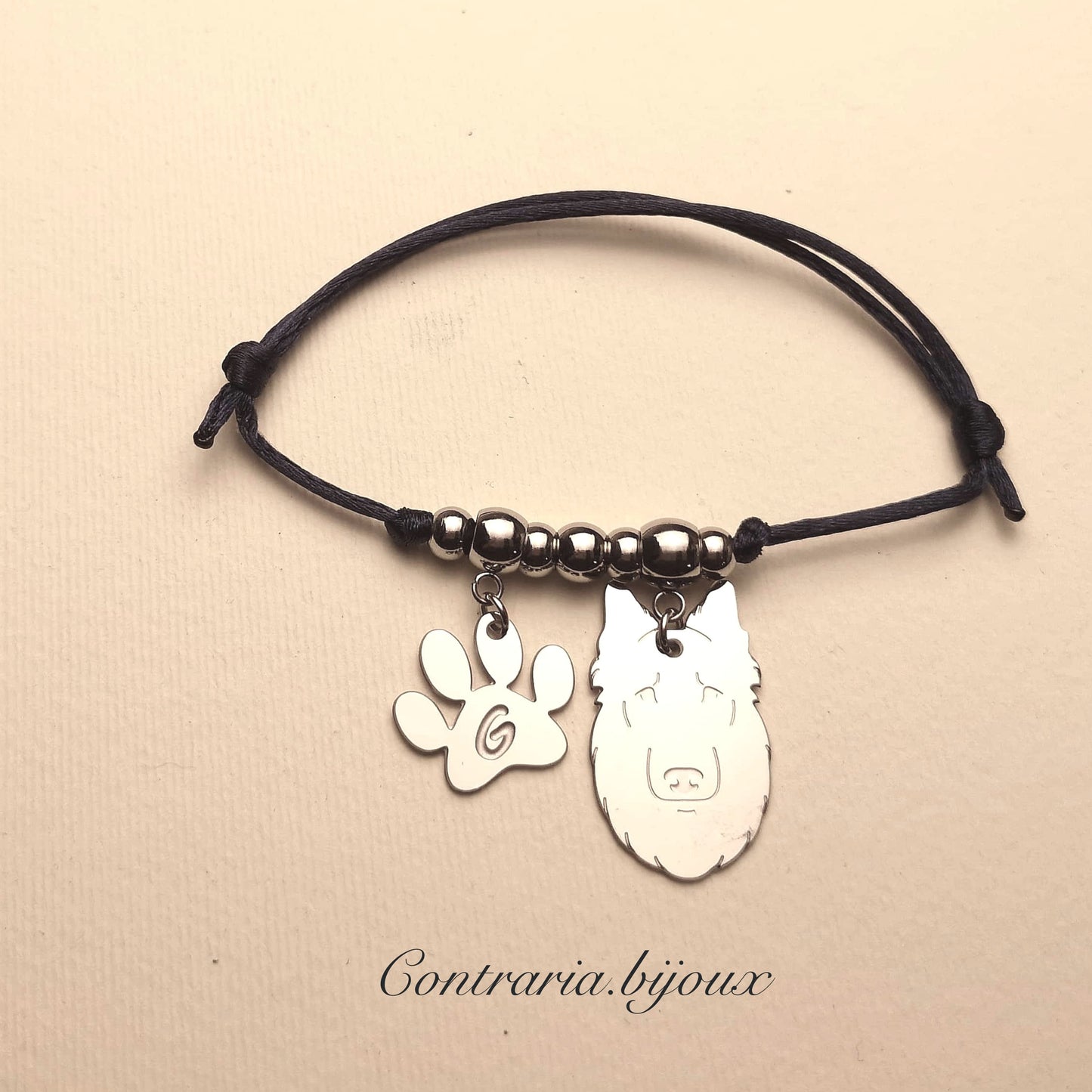 Bracciale cane Pastore Belga e zampa con iniziale incisa - ContrariaBijoux