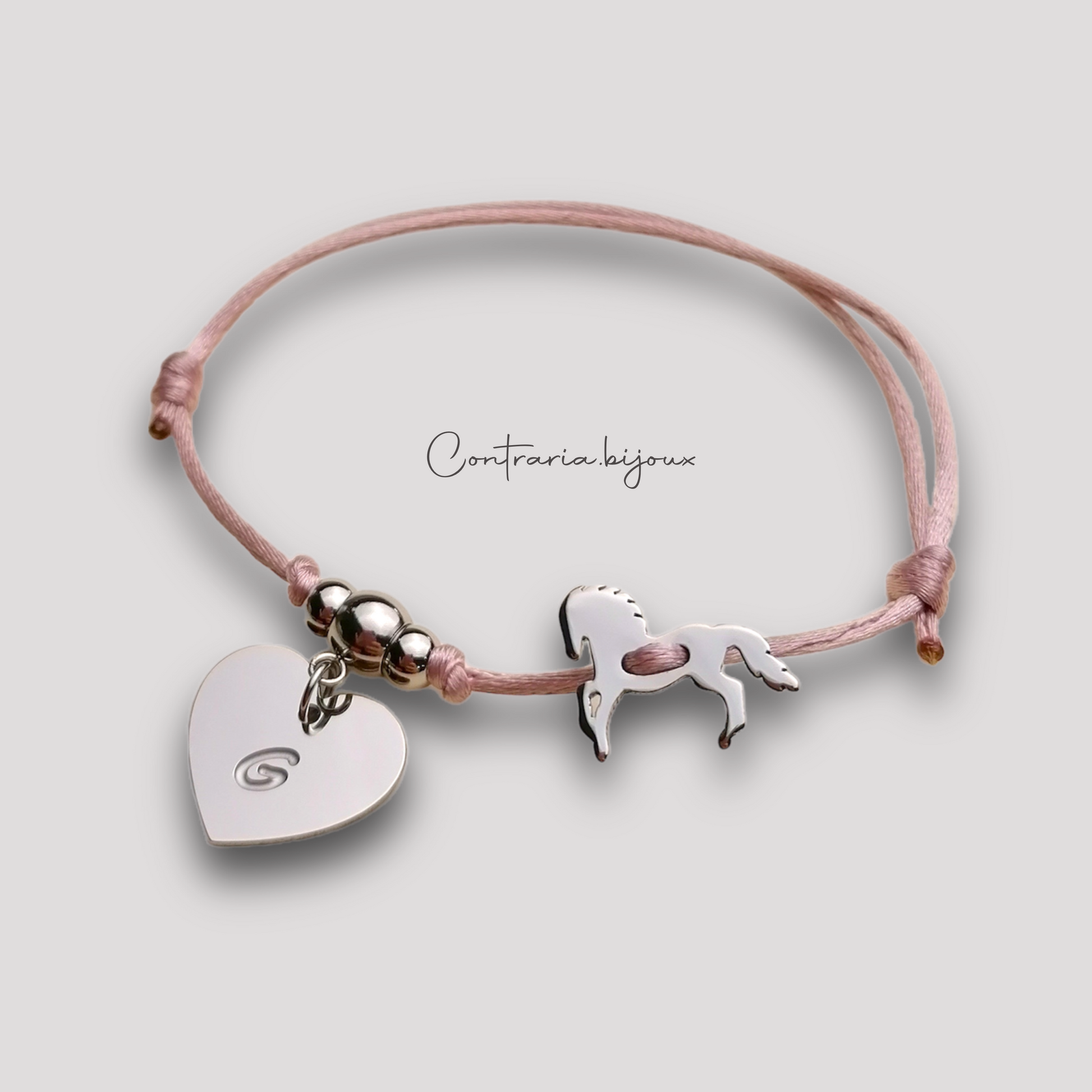 Bracciale cavallo e cuore con iniziale incisa, bracciale cavallo bambina, bracciale sagoma cavallo - ContrariaBijoux