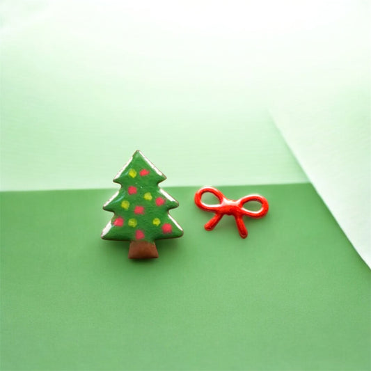 Orecchini albero di Natale e fiocco rosso