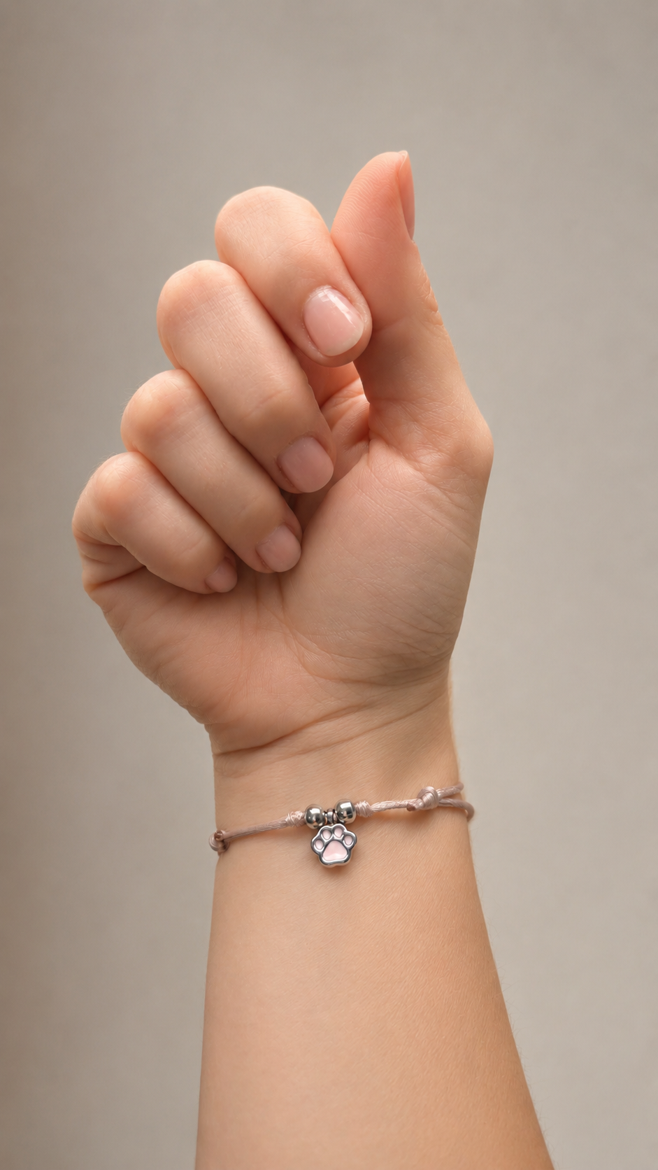 Bracciale cordino con ciondolo zampetta gatto smaltata