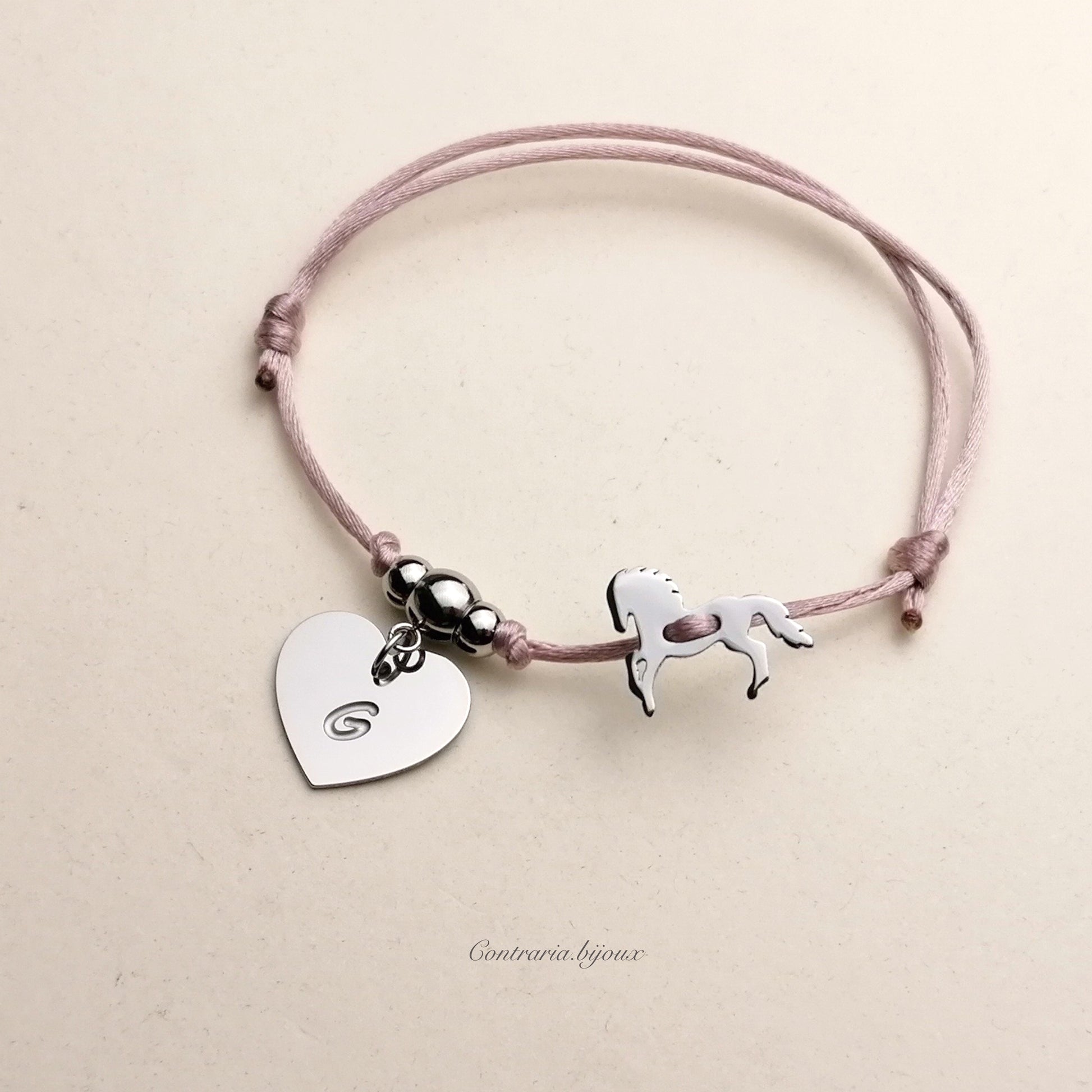 Bracciale cavallo e cuore con iniziale incisa - ContrariaBijoux