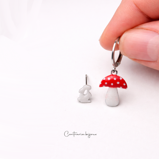 Orecchini Coniglio Bianco e Fungo rosso ; eleganti e teneri - ContrariaBijoux