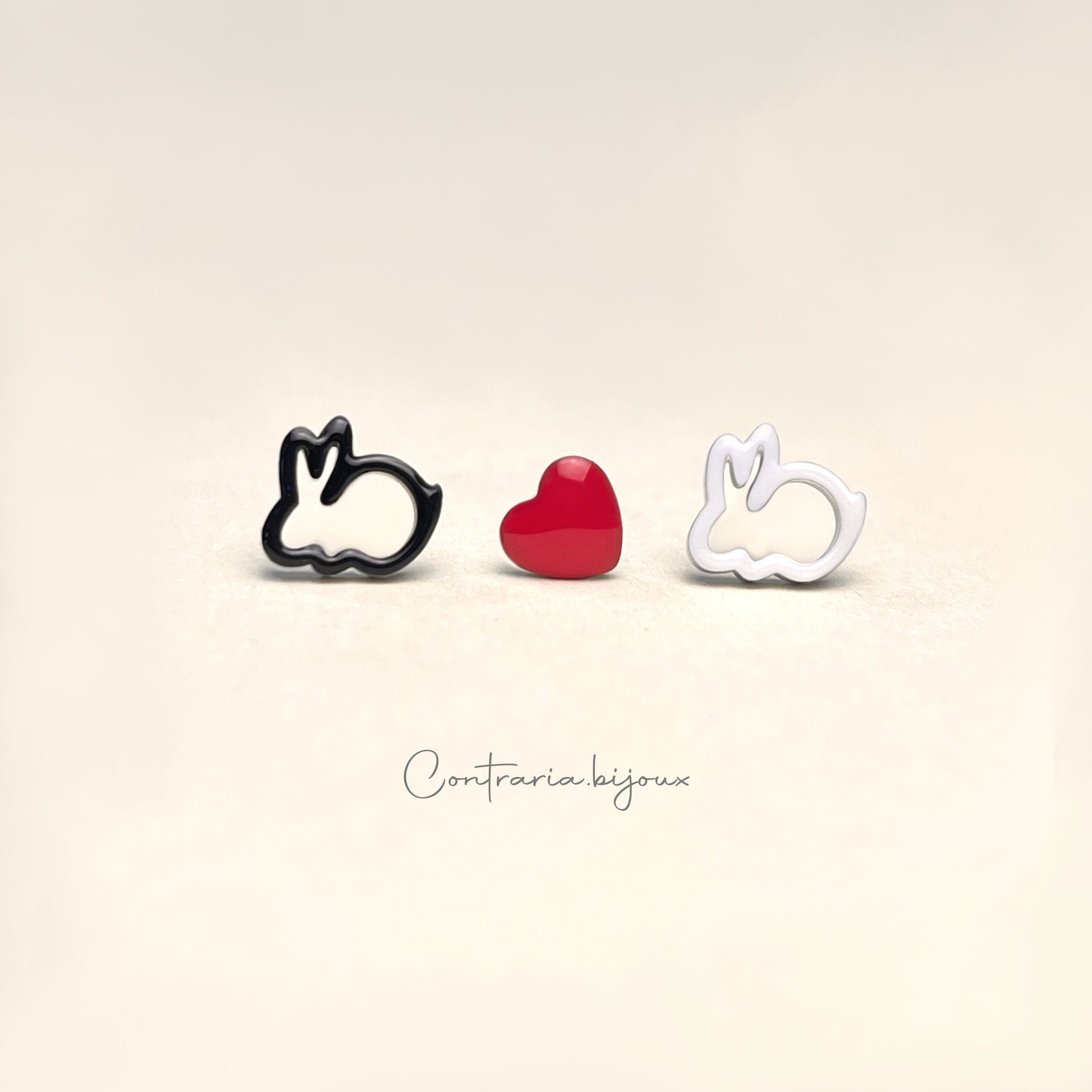 Tre Orecchini :  Coniglio Bianco , cuore, Coniglio nero - ContrariaBijoux