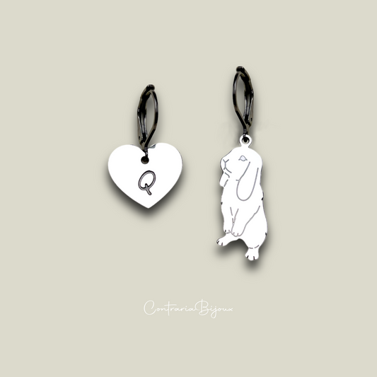 Orecchini coniglietto e cuore con iniziale / orecchini cuore con iniziale incisa / orecchini coniglietto / orecchini coniglio codino pon pon - ContrariaBijoux
