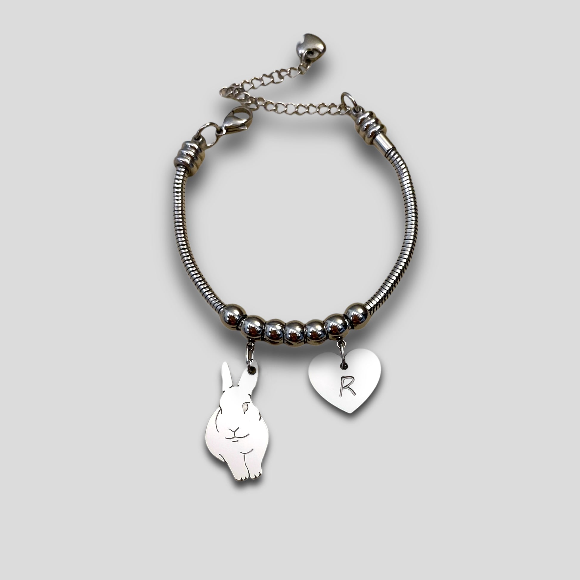 Bracciale Coniglio e ciondolo cuore con iniziale incisa, Bracciale coniglietto, bracciale coniglio - ContrariaBijoux