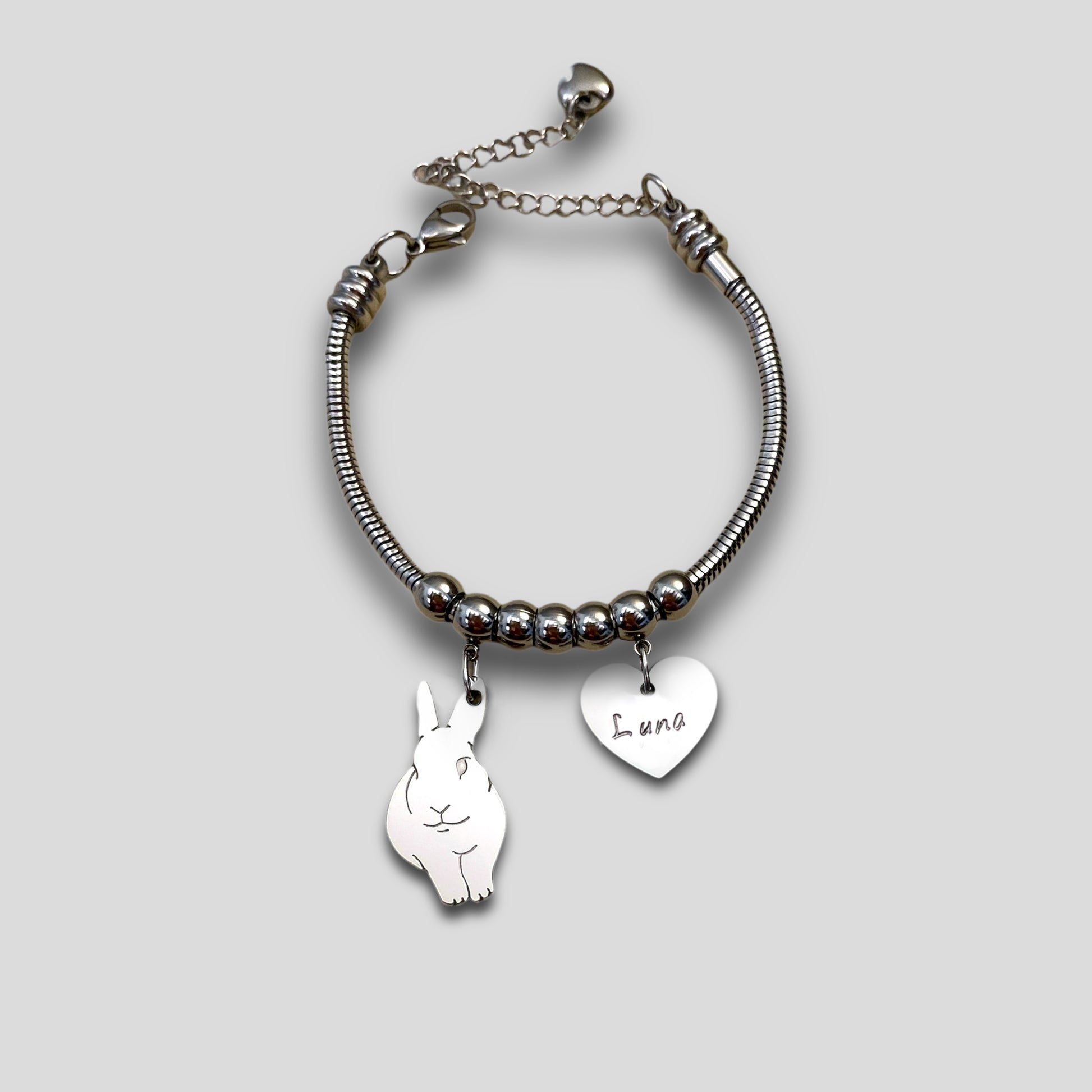 Bracciale Coniglio e ciondolo cuore con iniziale incisa, Bracciale coniglietto, bracciale coniglio - ContrariaBijoux