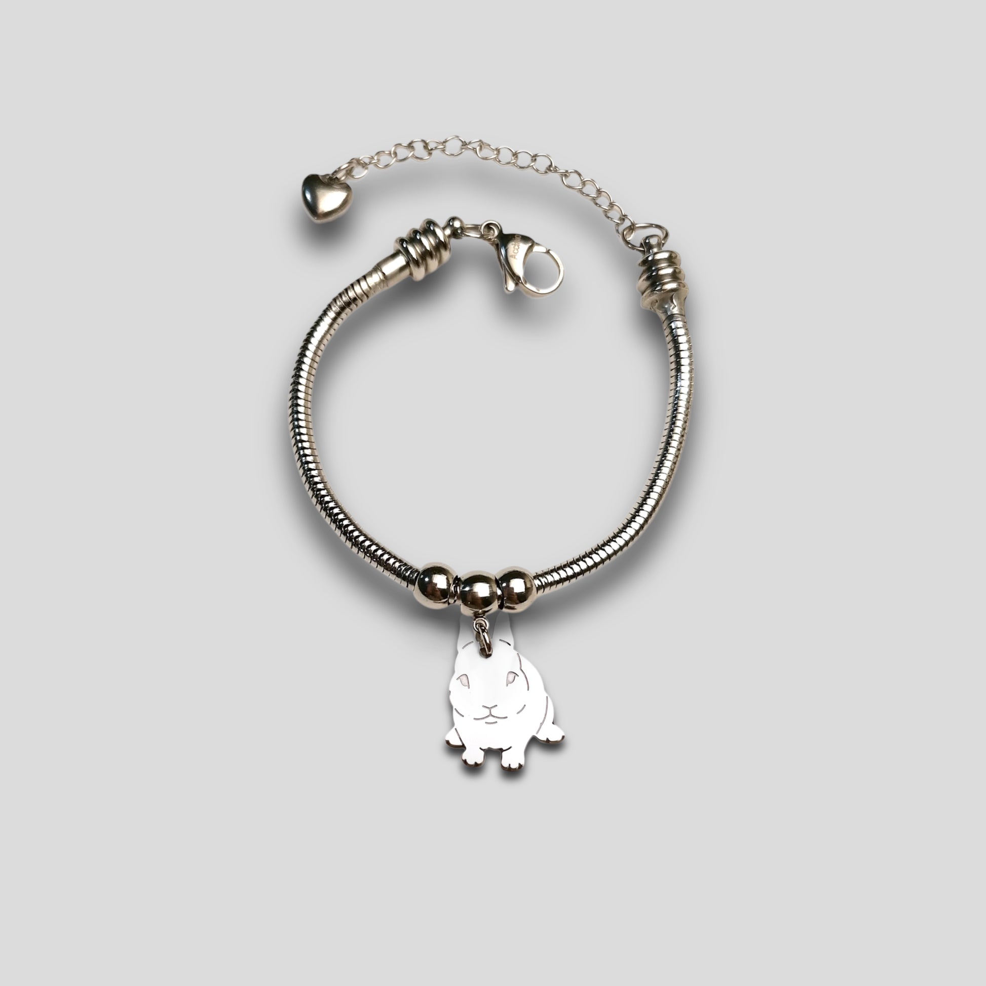 Bracciale ciondolo coniglio e cuore con iniziale incisa, Bracciale con coniglio nano - ContrariaBijoux