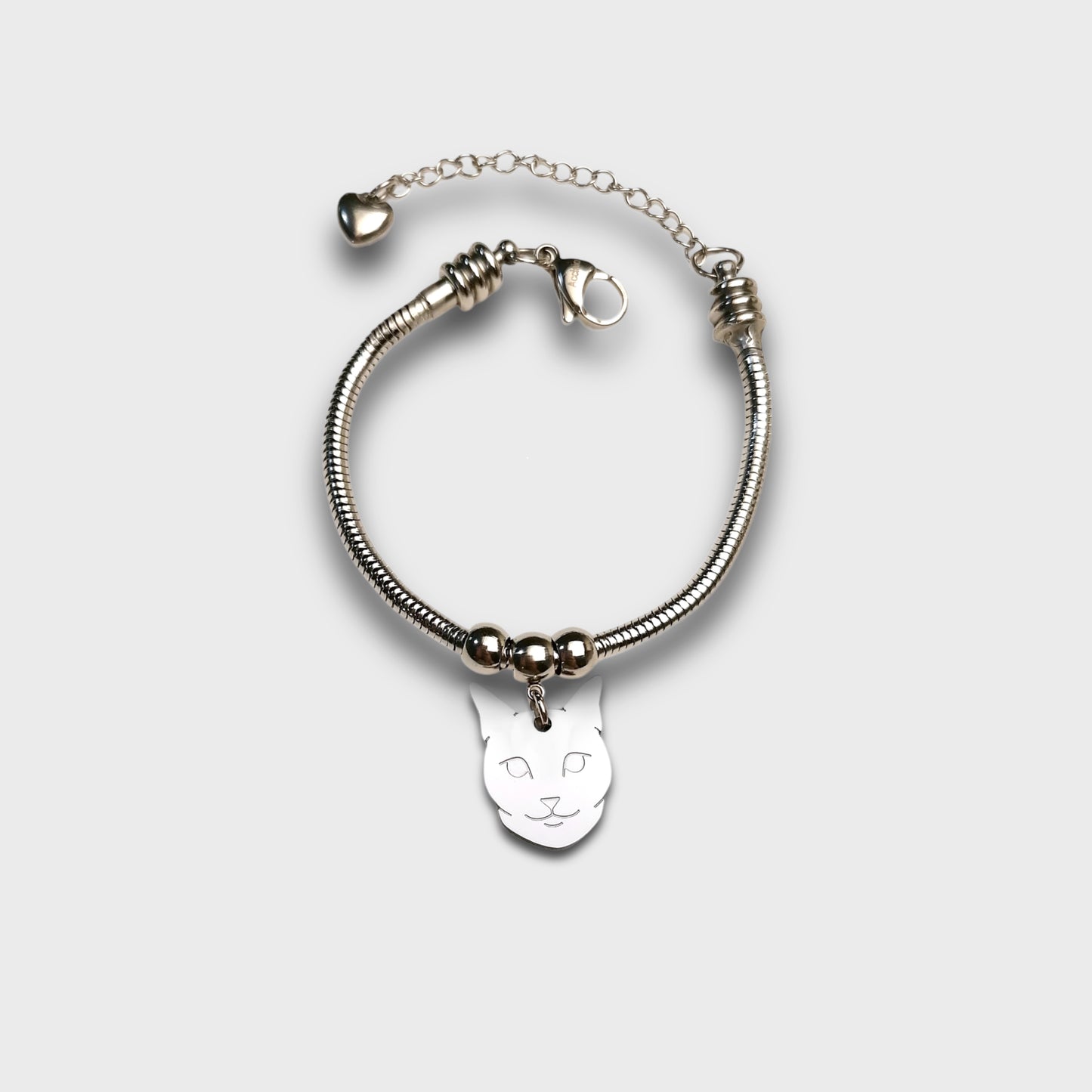 Bracciale muso Gatto, Bracciale con ciondolo gatto europeo e zampa con iniziale incisa - ContrariaBijoux