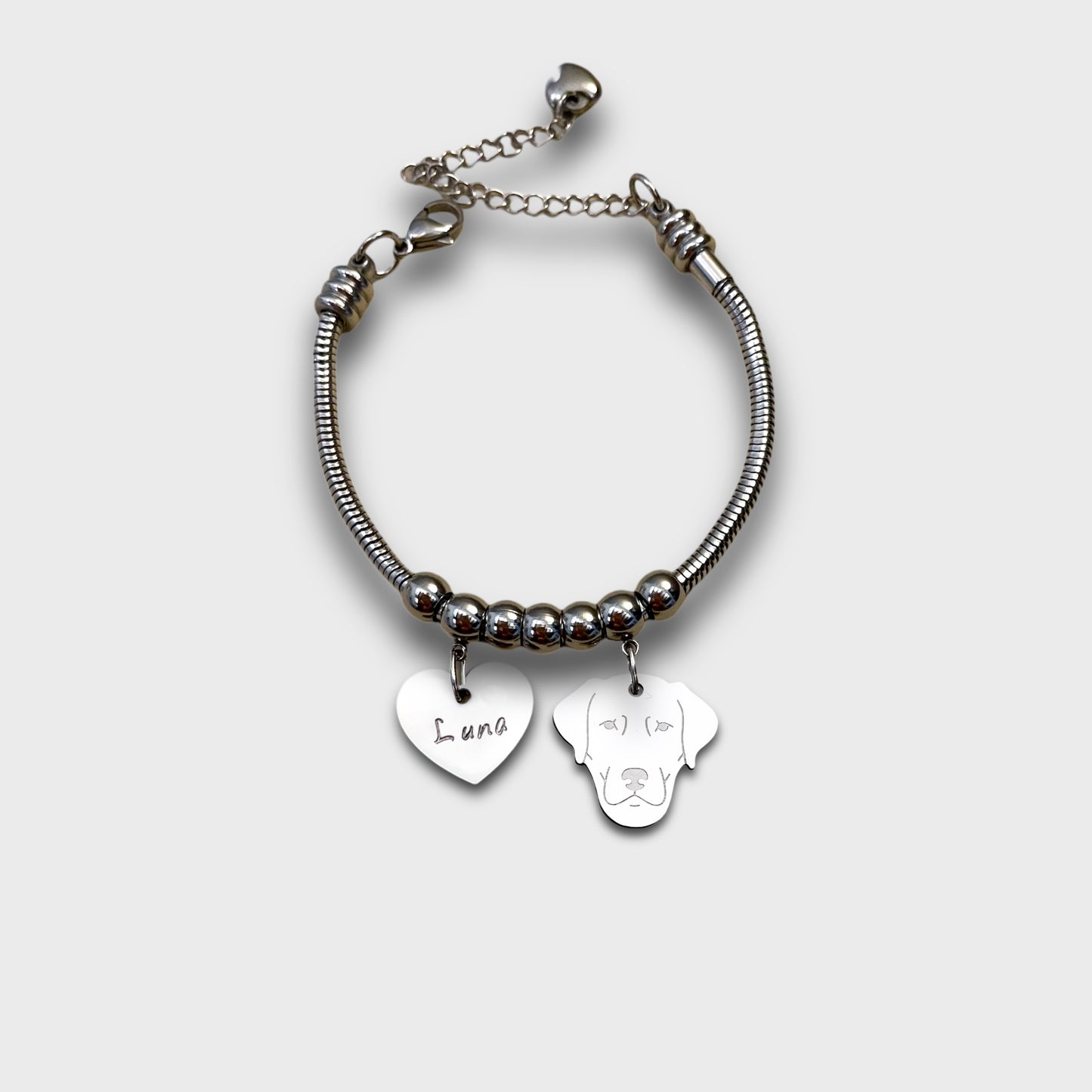 Bracciale cane Labrador, Ciondolo Labrador e zampa con iniziale incisa, Bracciale personalizzato Labrador