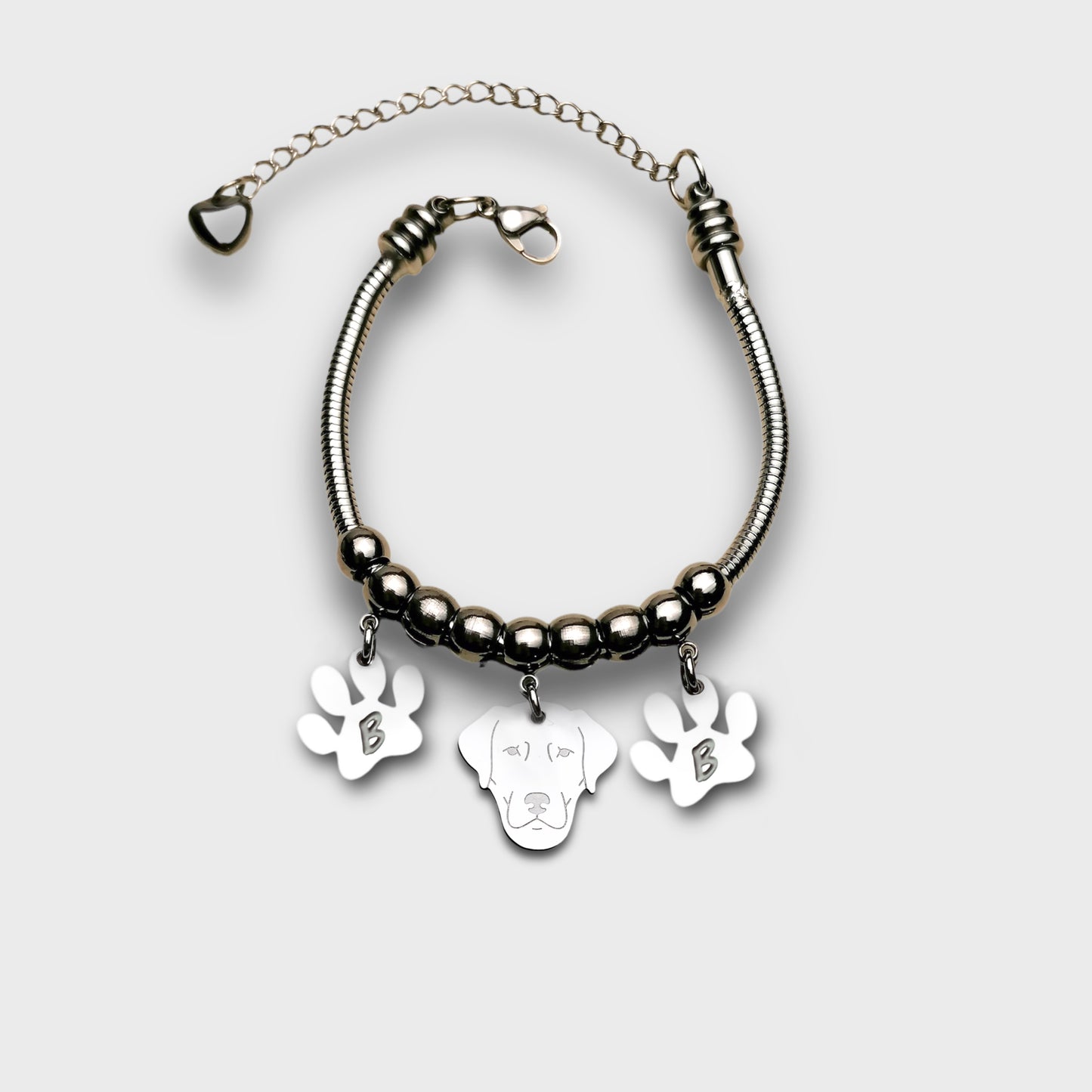 Bracciale cane Labrador, Ciondolo Labrador e zampa con iniziale incisa, Bracciale personalizzato Labrador