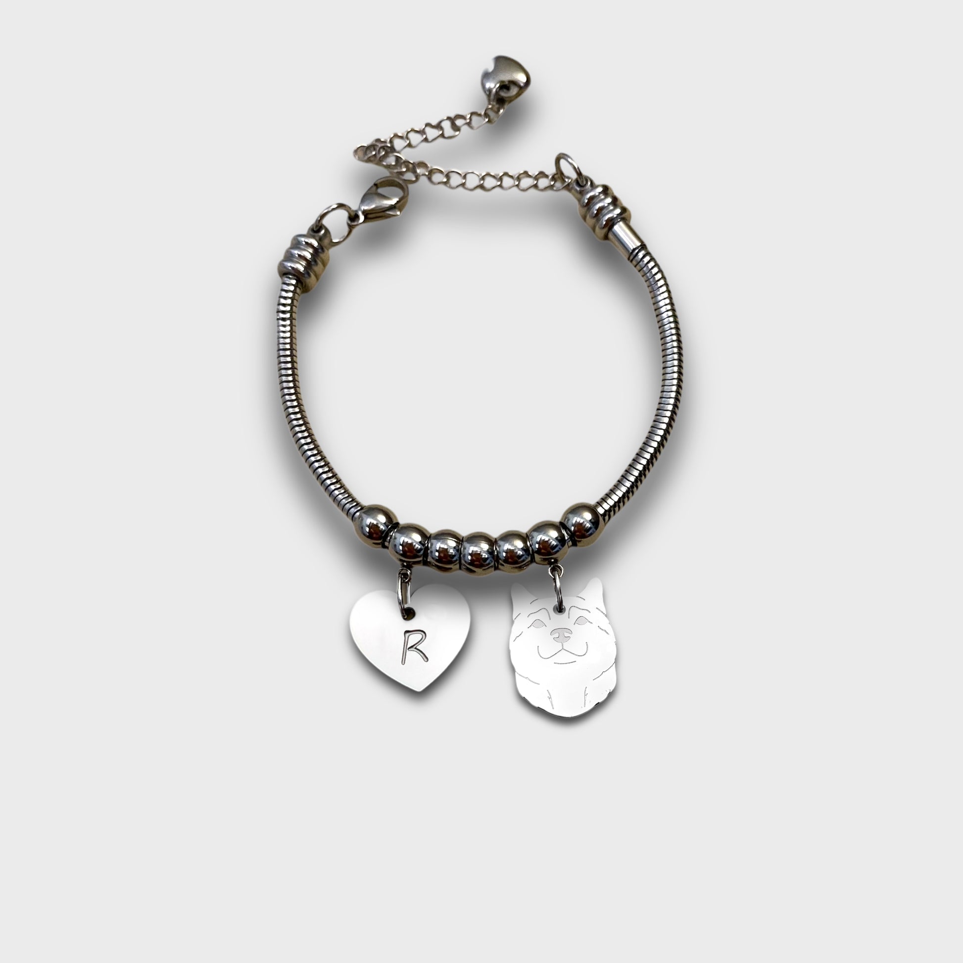 Bracciale Cane Akita e zampa con iniziale incisa, Bracciale personalizzato Akita - ContrariaBijoux