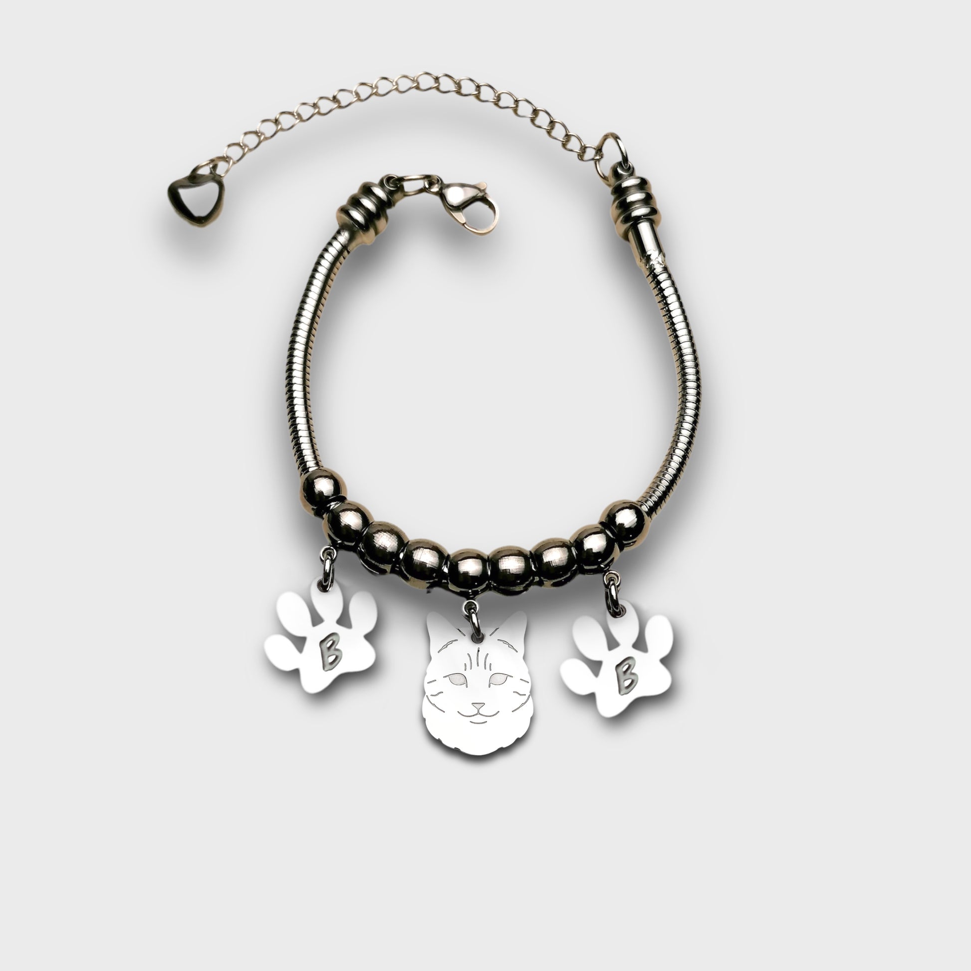 Bracciale muso Gatto tigrato e ciondolo zampa con iniziale incisa, ciondolo gatto pelo lungo - ContrariaBijoux