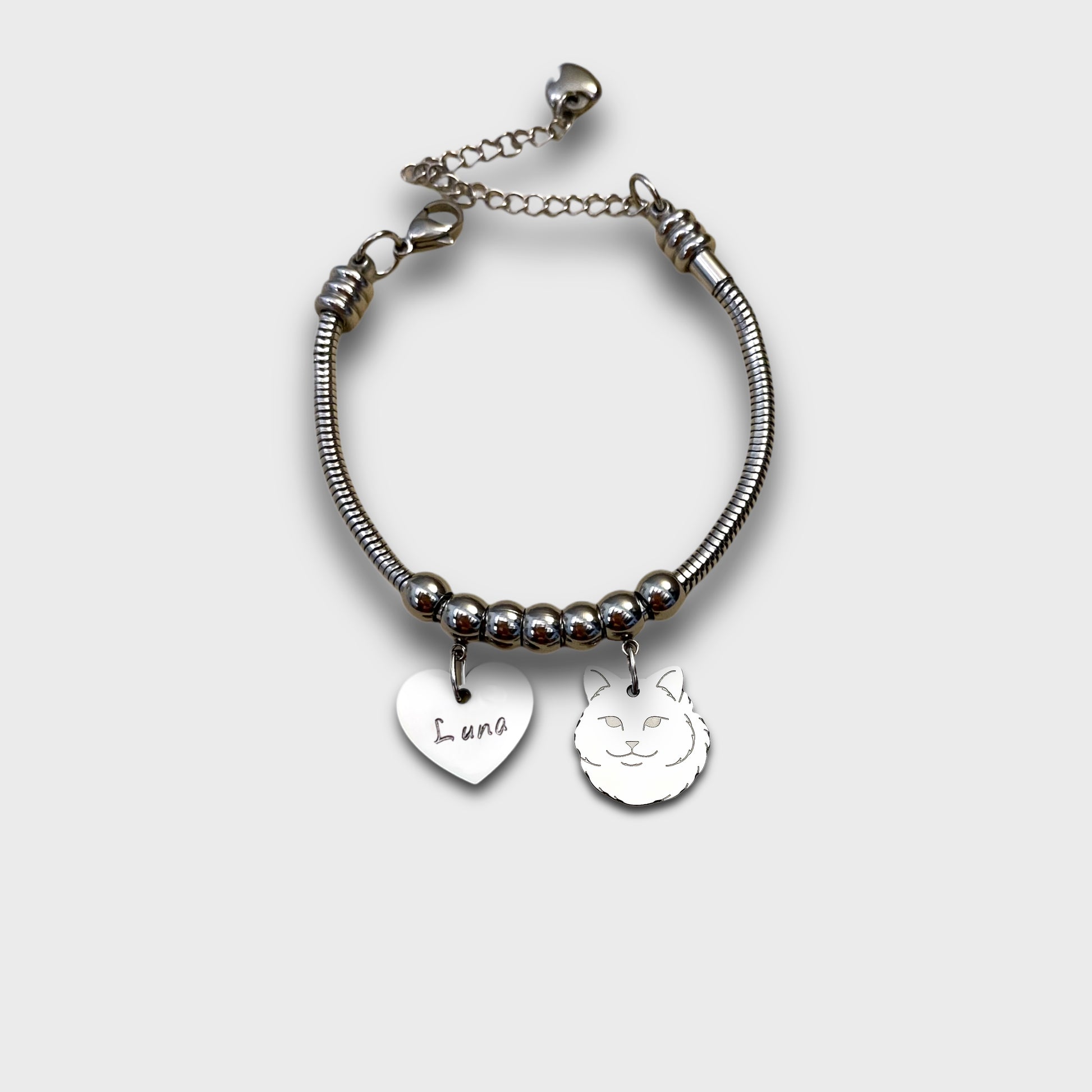 Bracciale Gatto e zampa con iniziale incisa, Bracciale gatto pelo lungo - ContrariaBijoux
