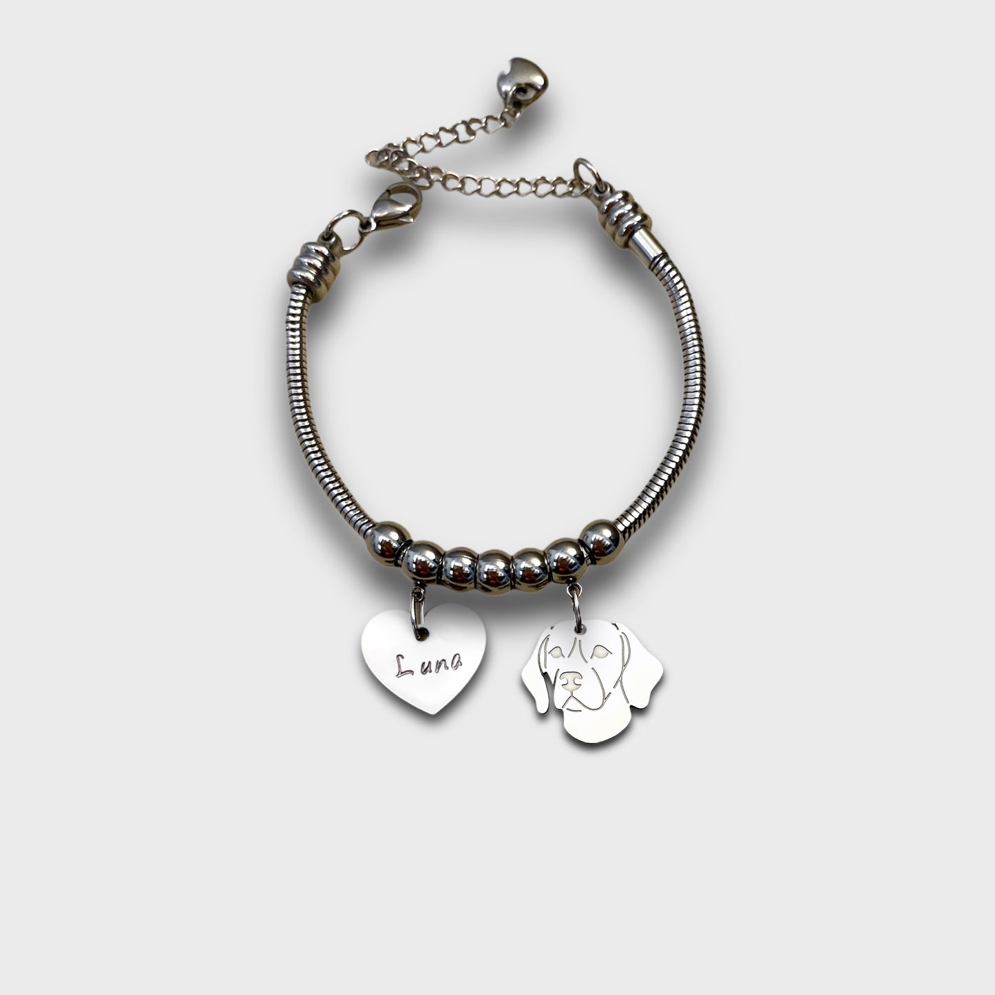 Bracciale Cane Beagle e zampa con iniziale incisa, Bracciale cane Beagle personalizzato - ContrariaBijoux