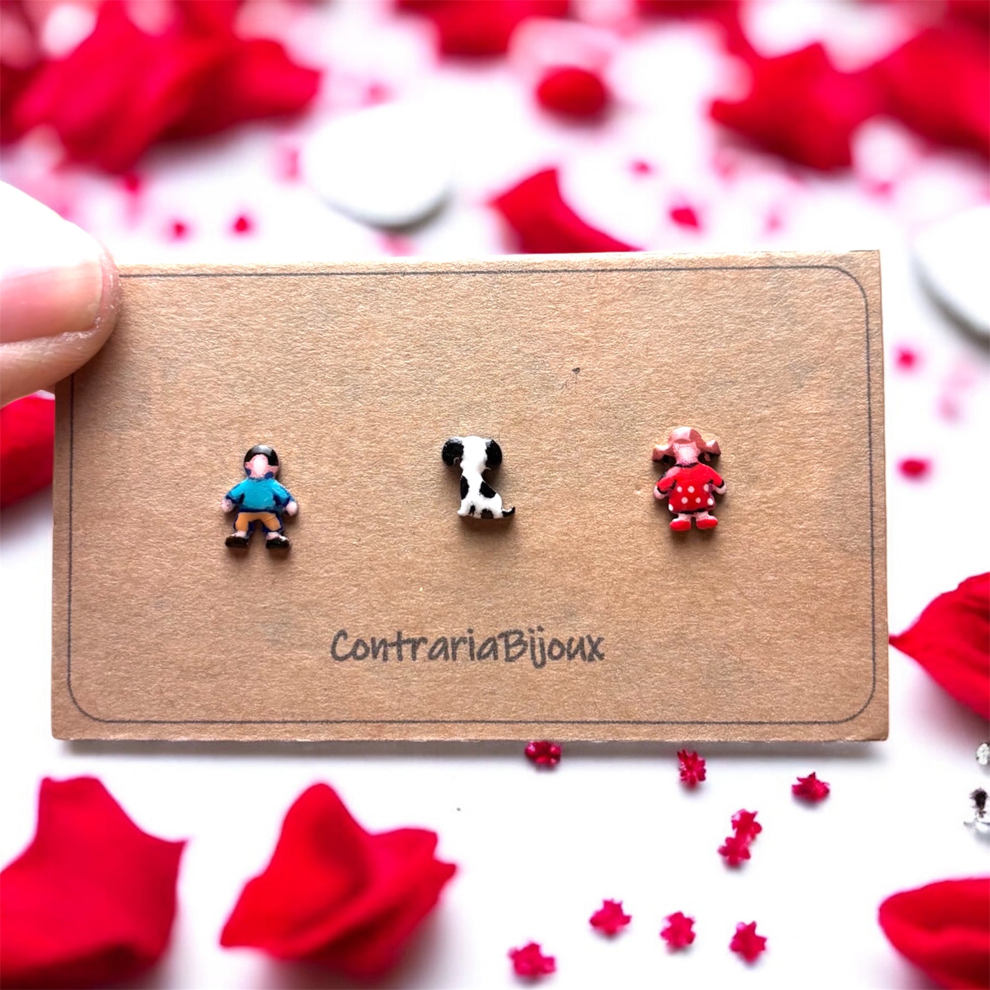 Orecchini tris : coppia innamorati lui e lei con cane bianco e nero - ContrariaBijoux